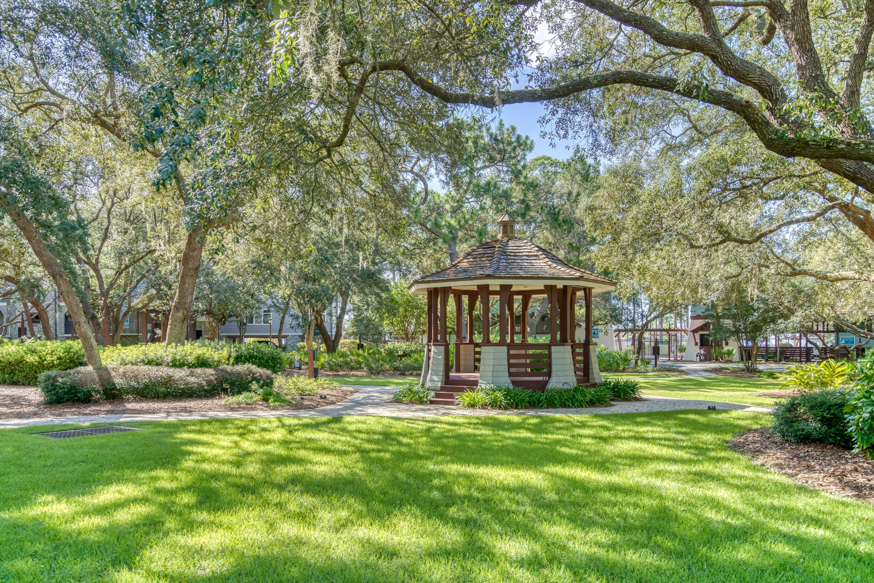 LINKSIDE AT WILD HERON - Residential