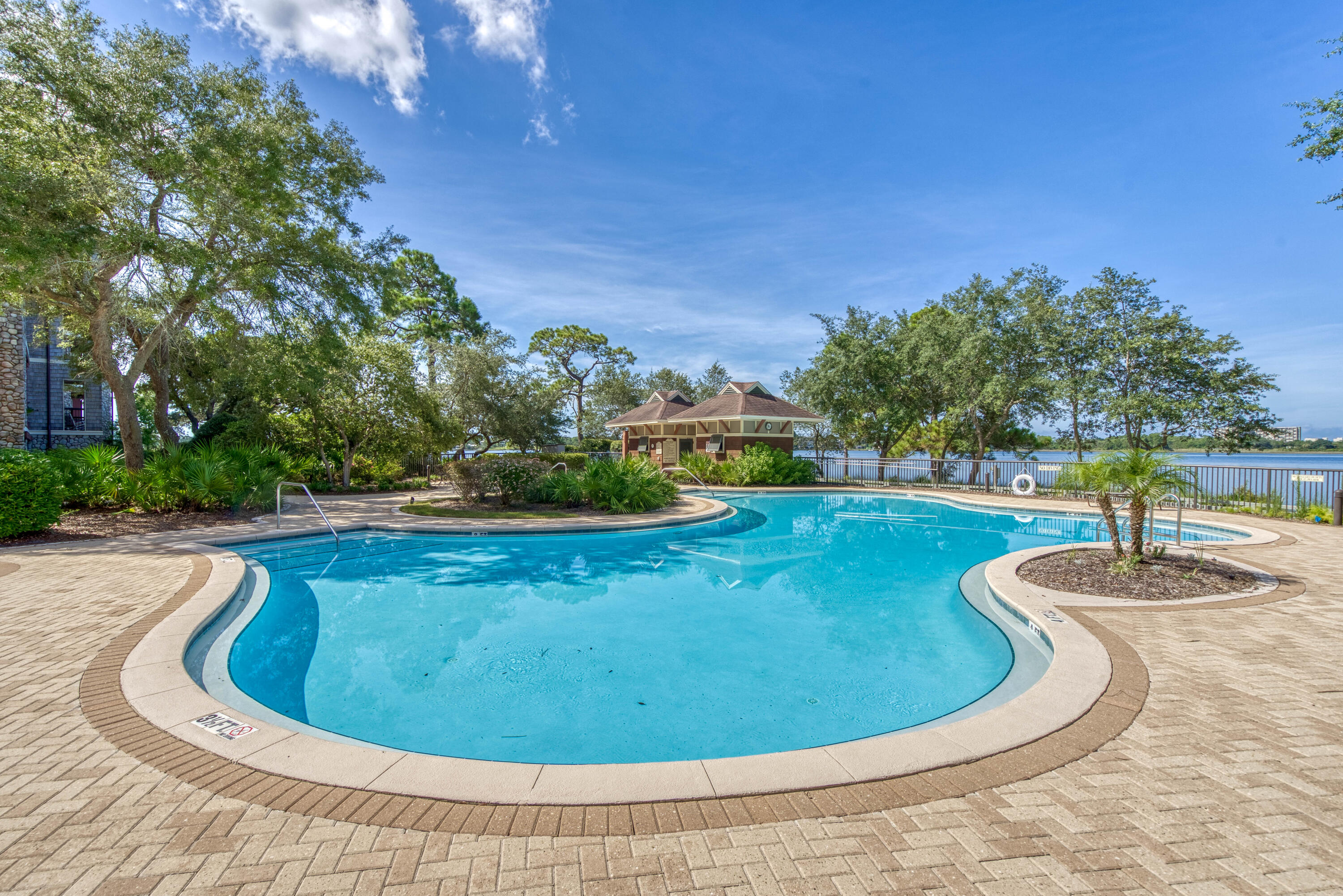 LINKSIDE AT WILD HERON - Residential