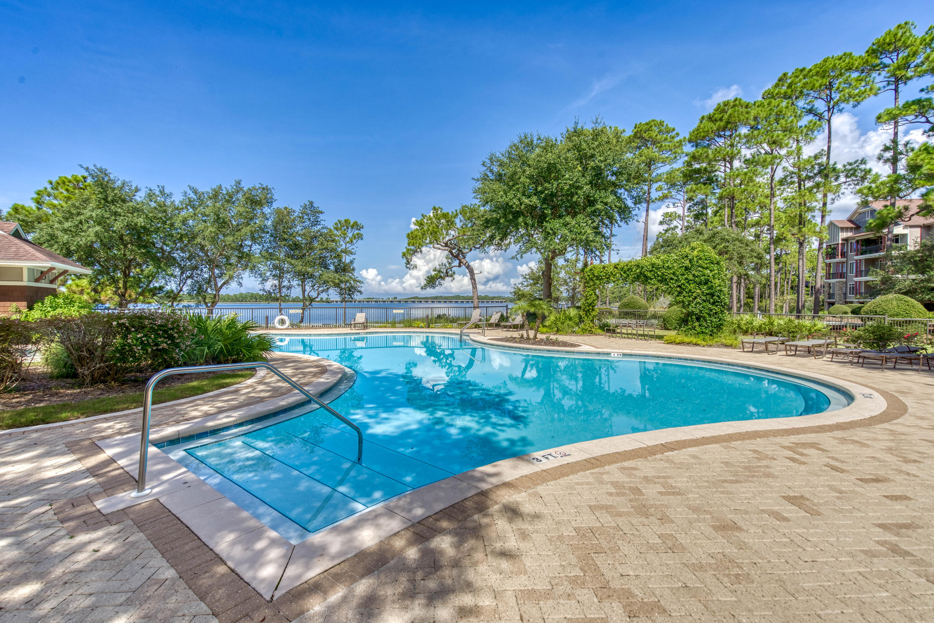 LINKSIDE AT WILD HERON - Residential