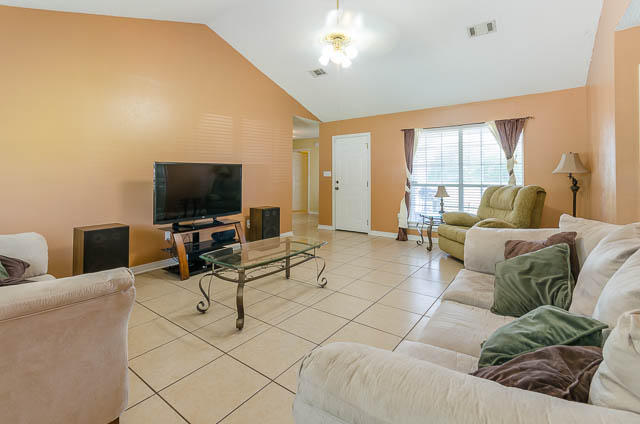 NAVARRE S/D 2ND ADDN - Residential