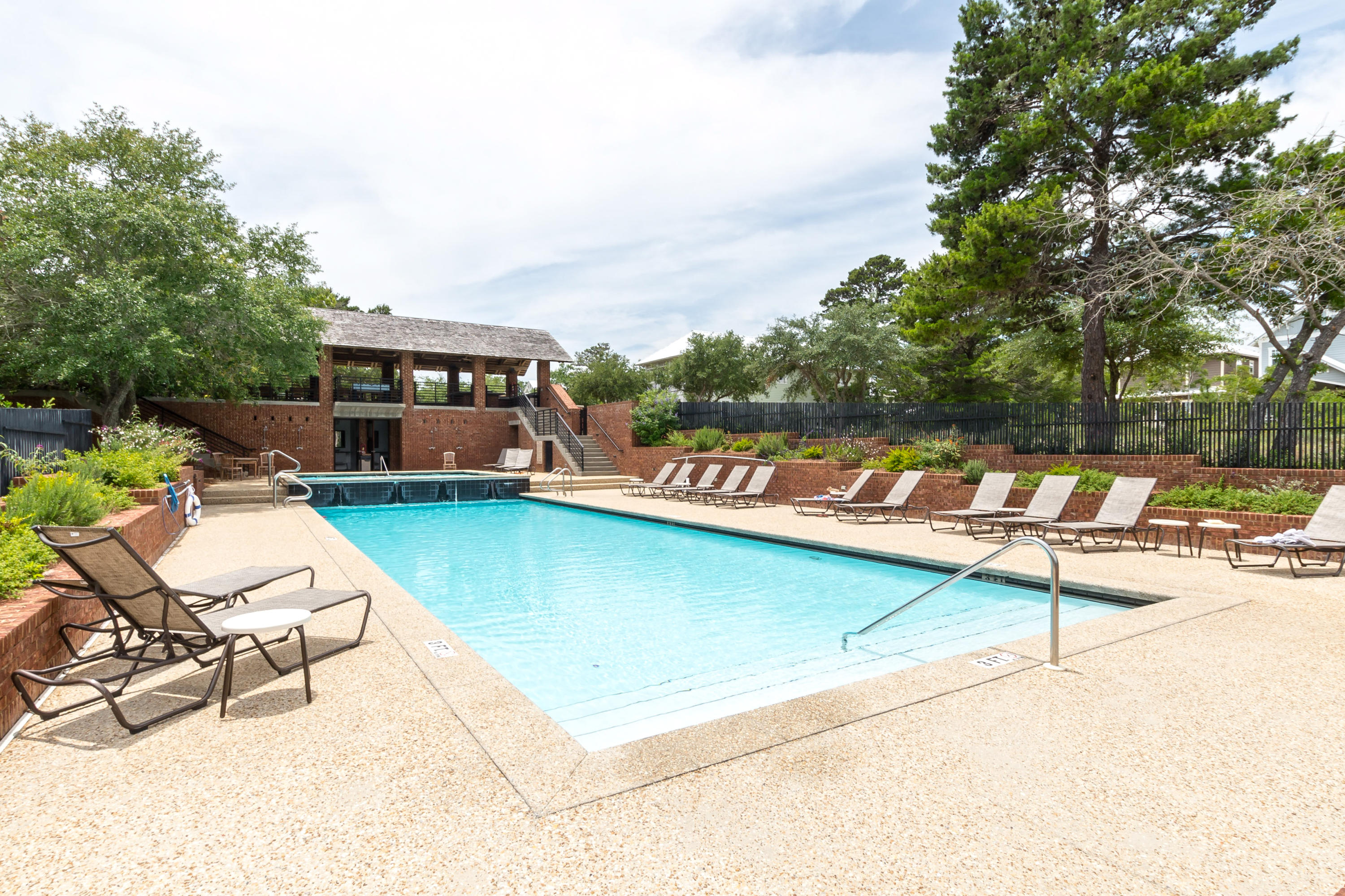 FOREST LAKES - Residential