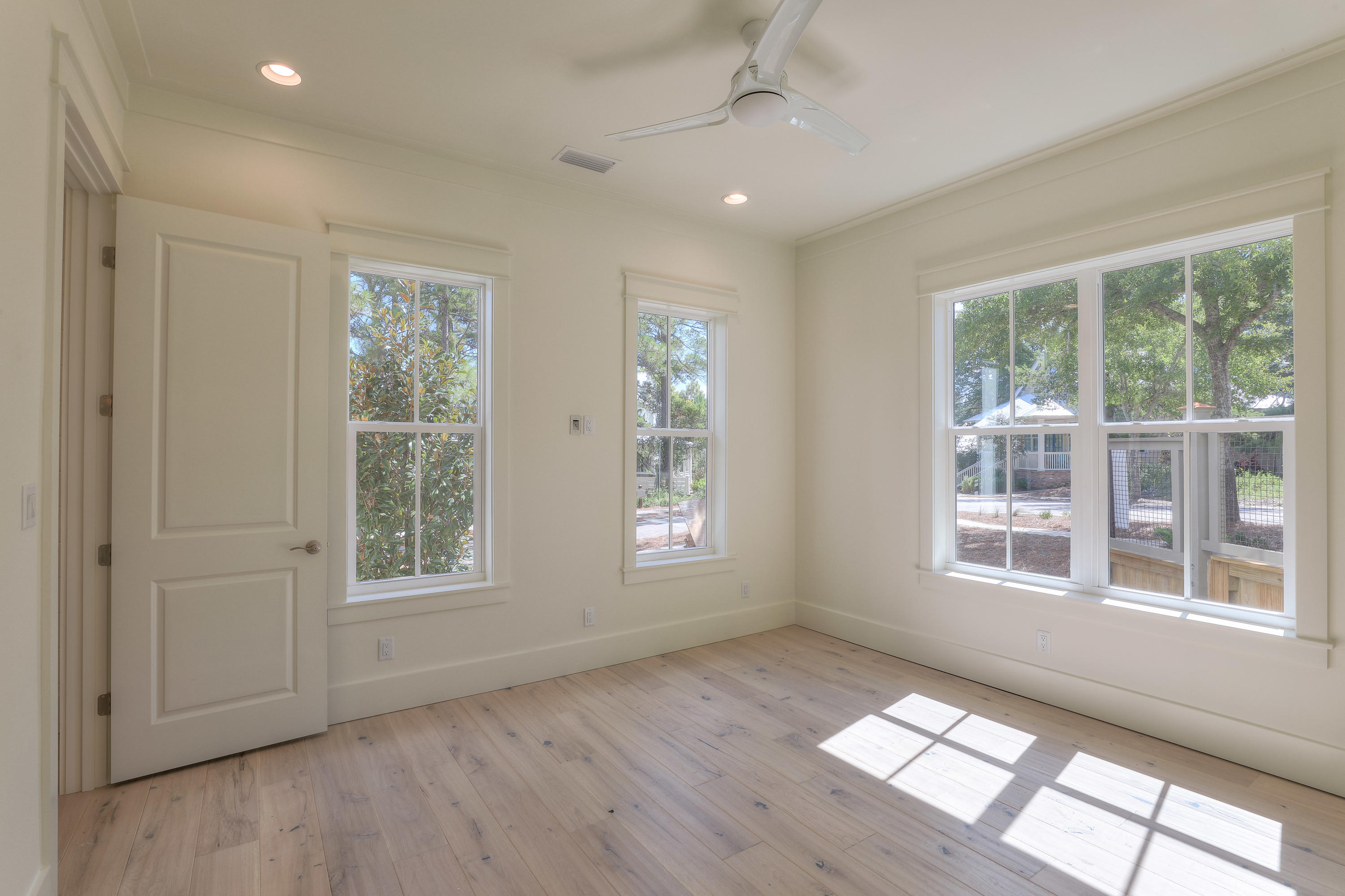 FOREST LAKES - Residential