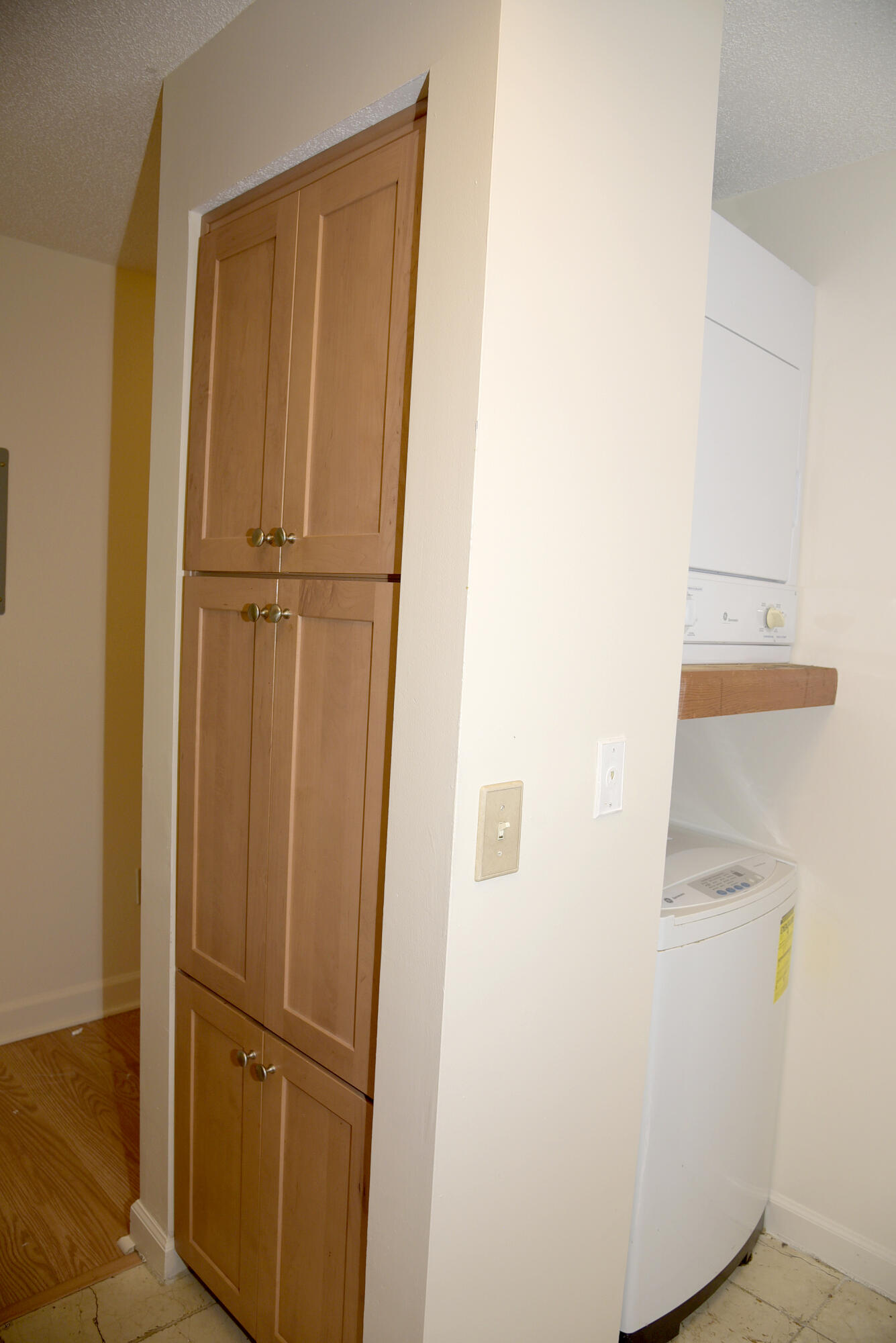 LAKESIDE CONDO AT BLUEWATER BA - Residential