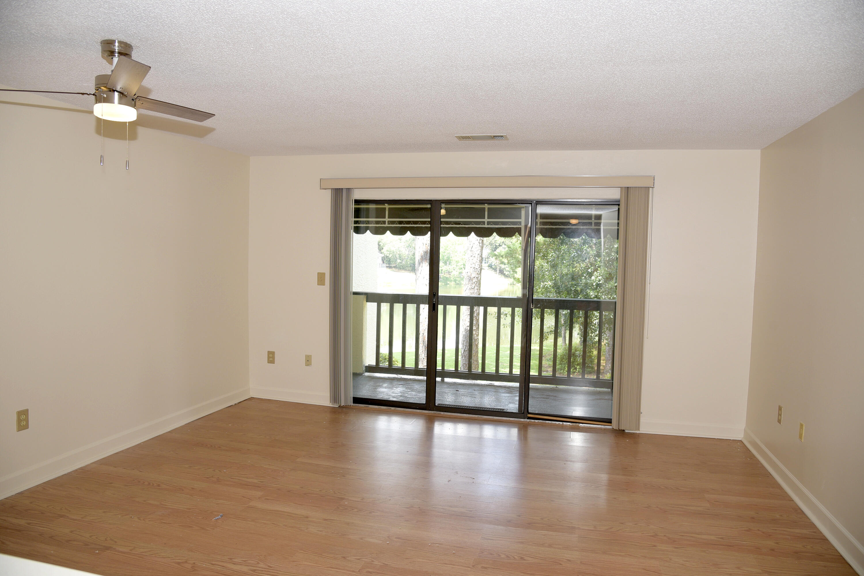 LAKESIDE CONDO AT BLUEWATER BA - Residential