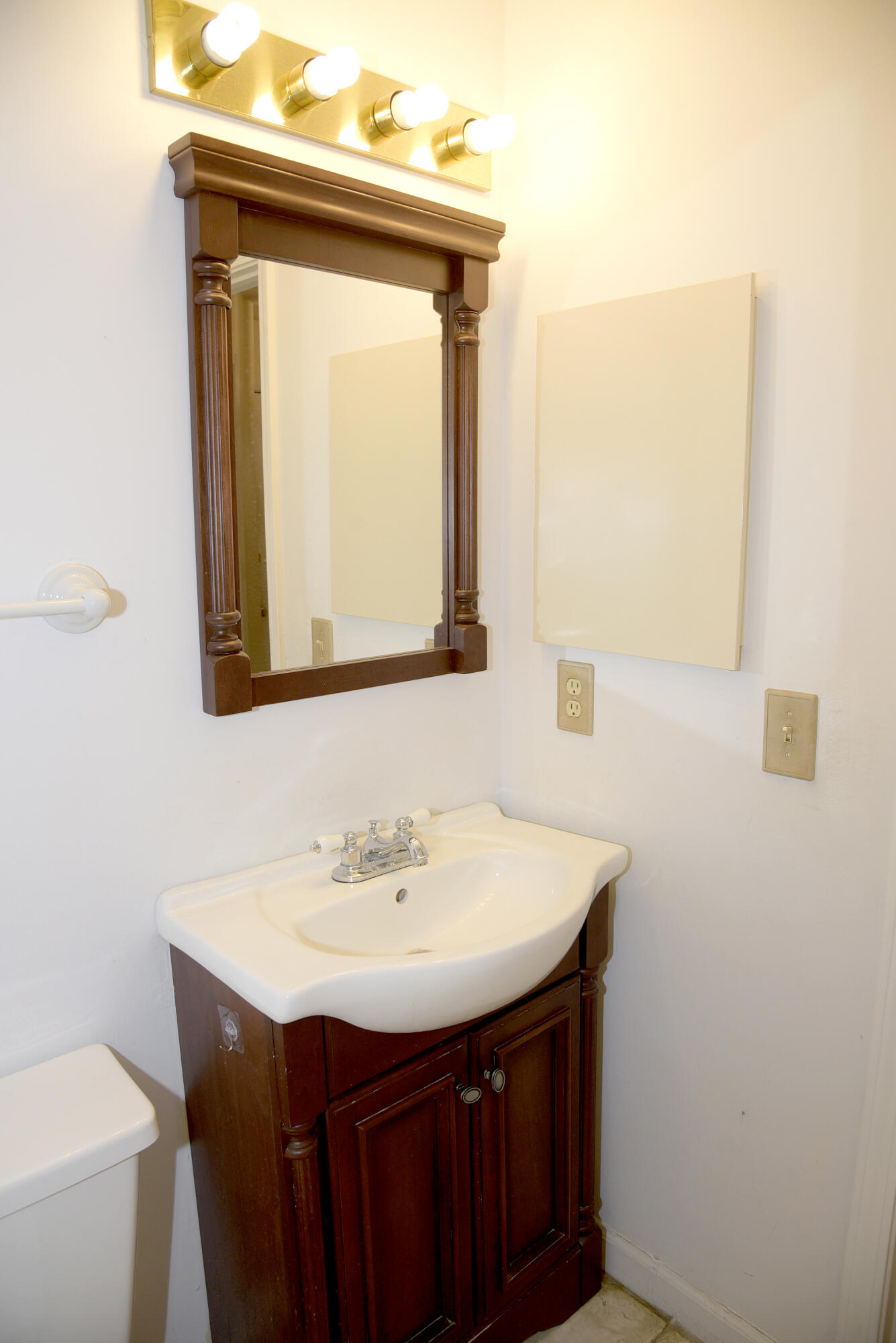 LAKESIDE CONDO AT BLUEWATER BA - Residential