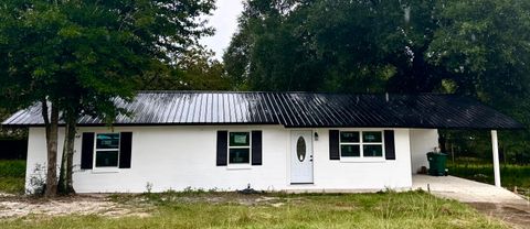 A home in DeFuniak Springs