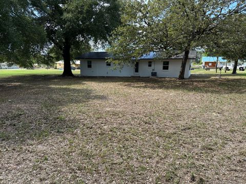 A home in DeFuniak Springs