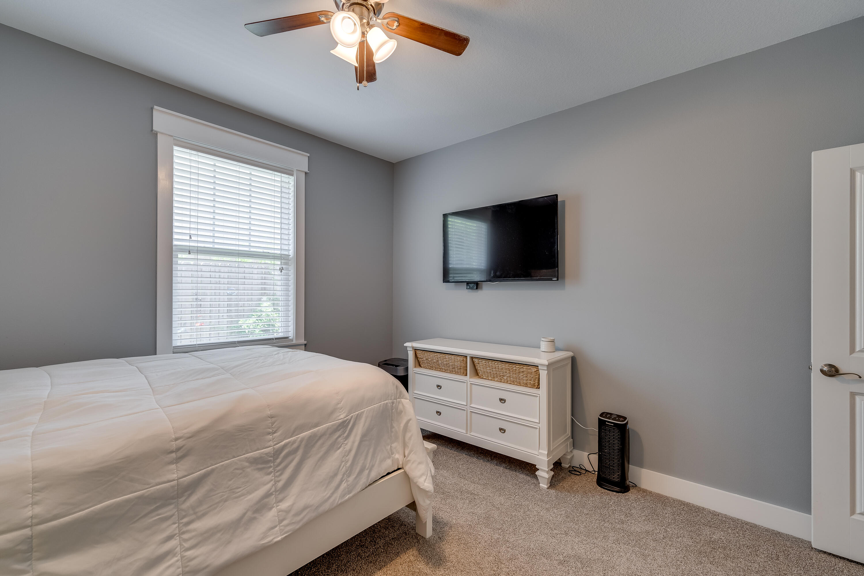 PARADISE GROVE - Residential