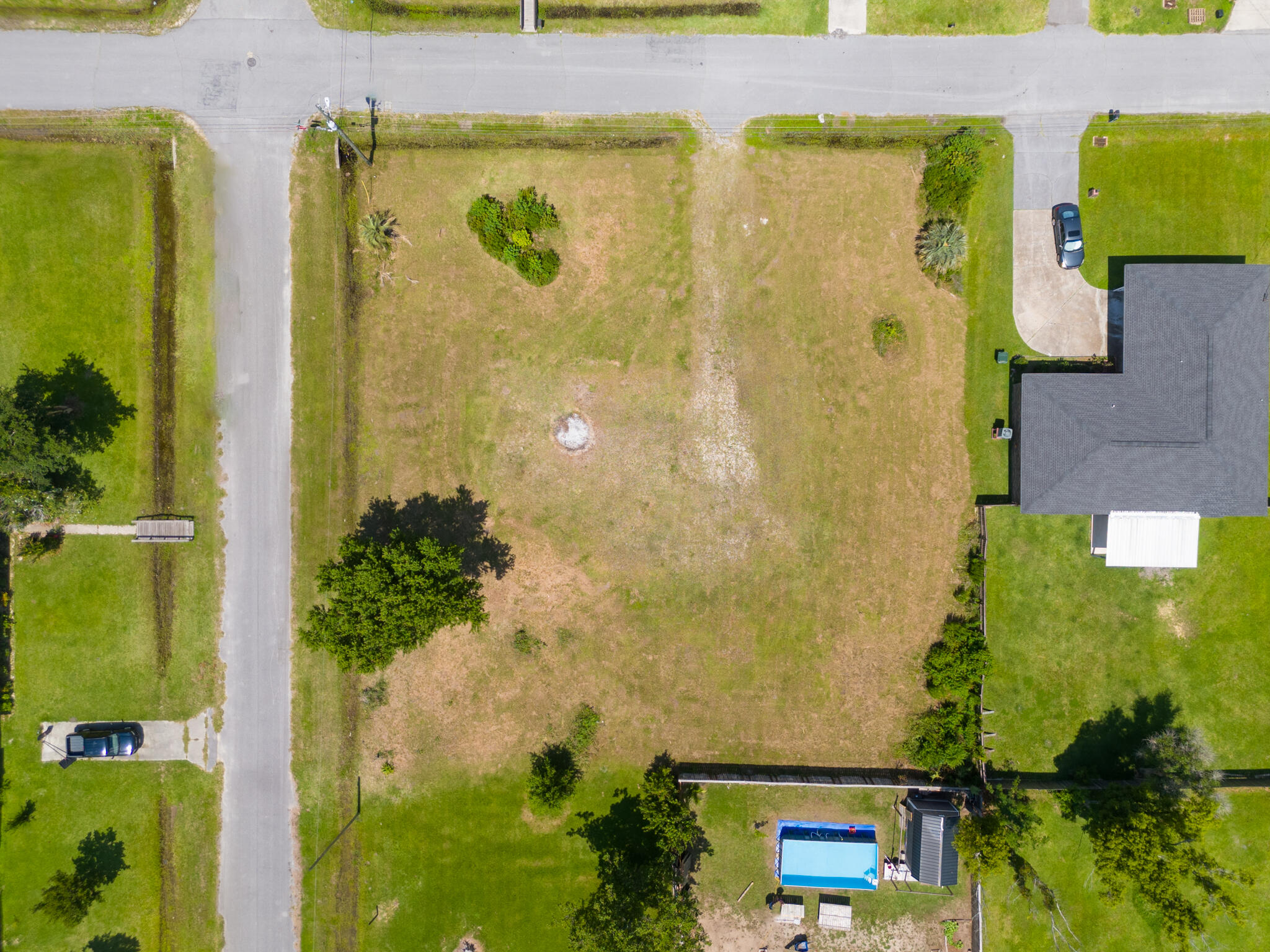 NO RECORDED SUBDIVISION - Land