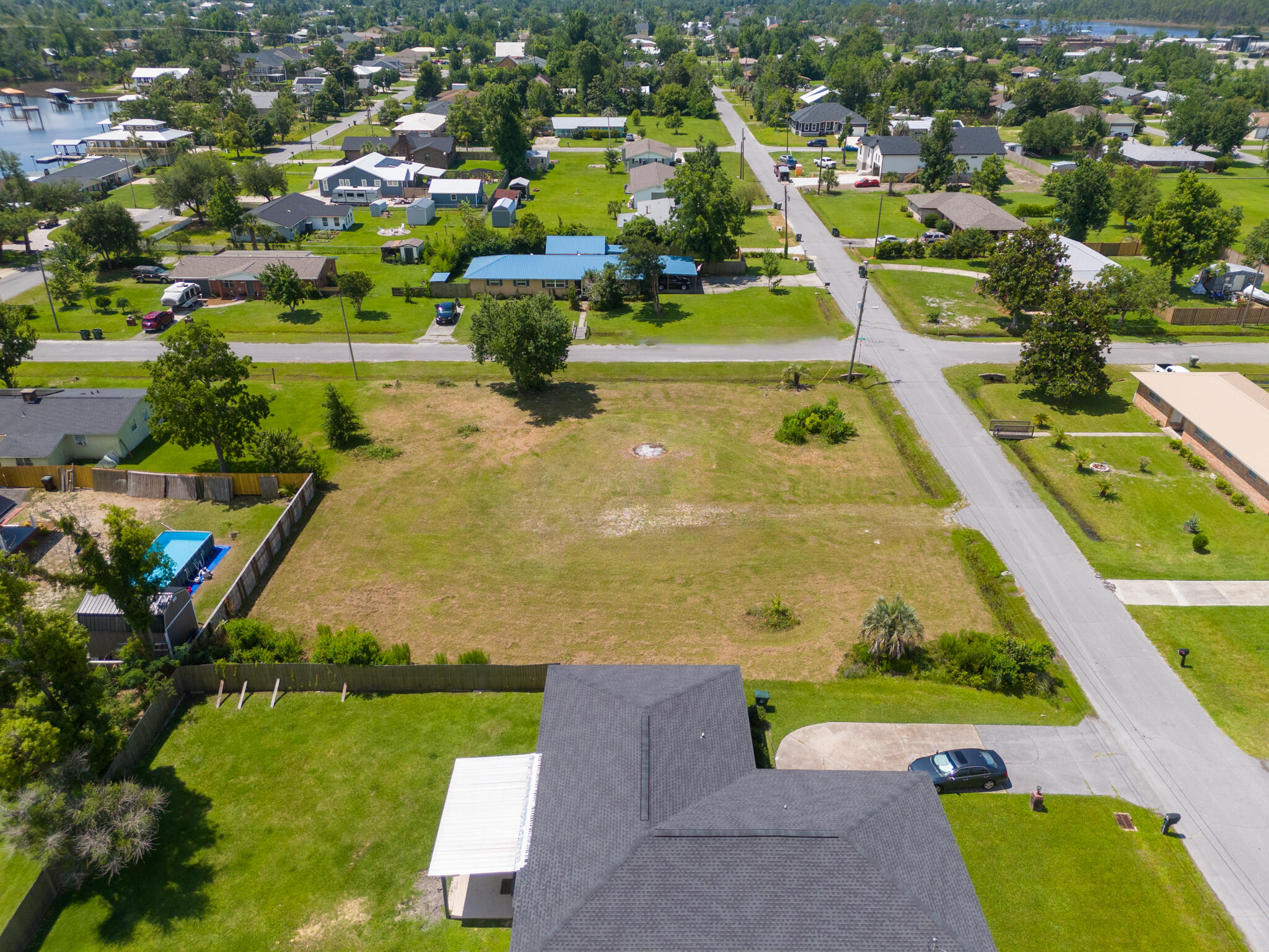 NO RECORDED SUBDIVISION - Land