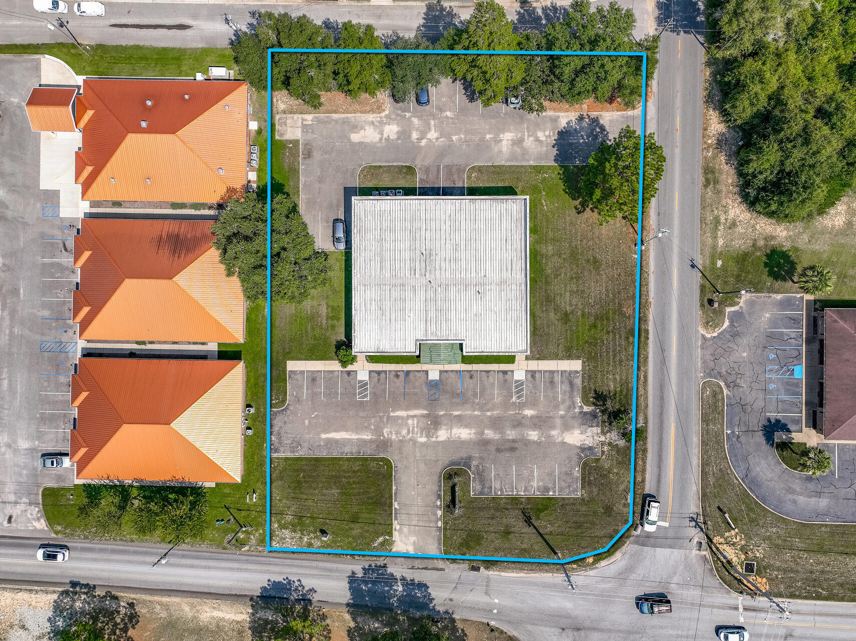 Main image without alt text