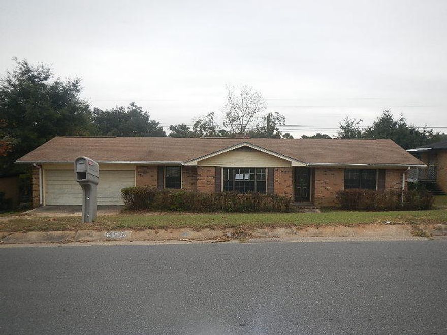 Deeply discounted price but seller still willing to consider all offers!Traditional brick home offers a pretty and functional layout that includes a formal living area, formal dining room, eat-in country kitchen w/plenty of cabinets & all appliances, large tiled family room w/brick fireplace, spacious bedrooms including a master suite w/full bathroom offering dual sinks! Be prepared to fall in love with the large, private backyard plus open and screened deck areas-perfect for outdoor entertaining! Tucked in between Michigan & Mobile Hwy., this nice community offers quick and easy access to Bellview Middle, Bellview Shopping Center, Osceola Municipal Golf Course, several parks, and the entire downtown area!