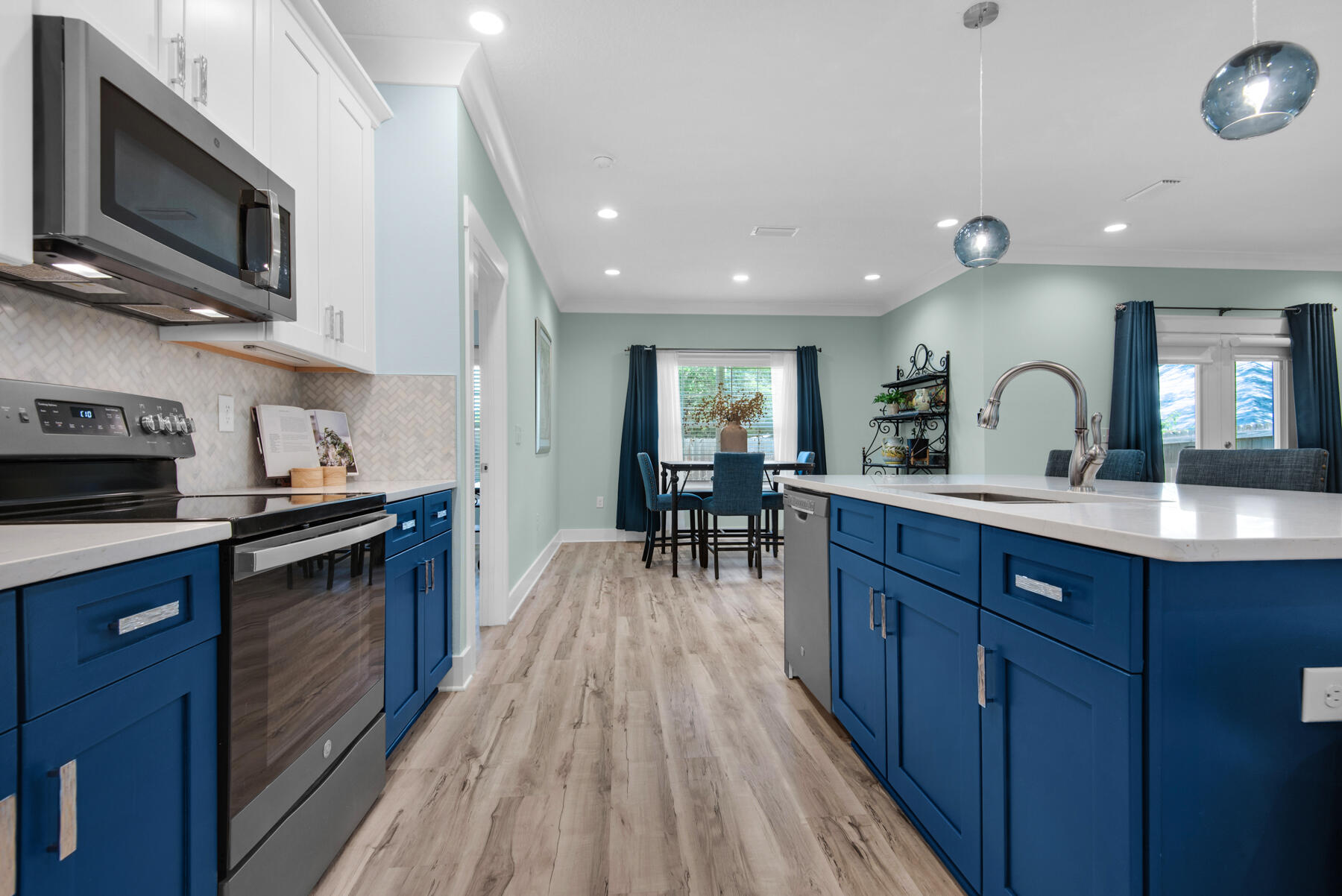 HELMS & ALLEN - Residential