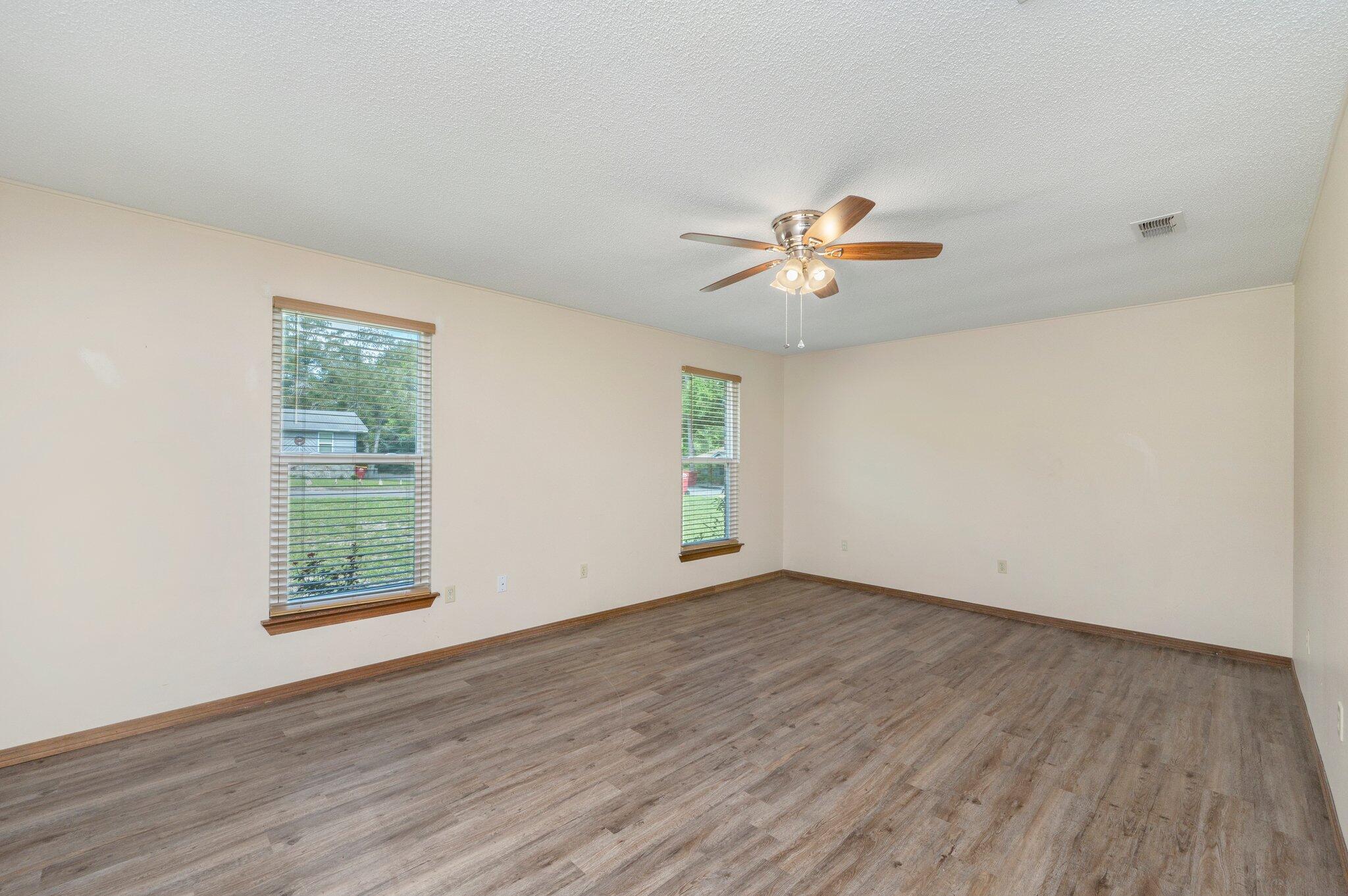 Mc:Laughlin & Harris - Residential