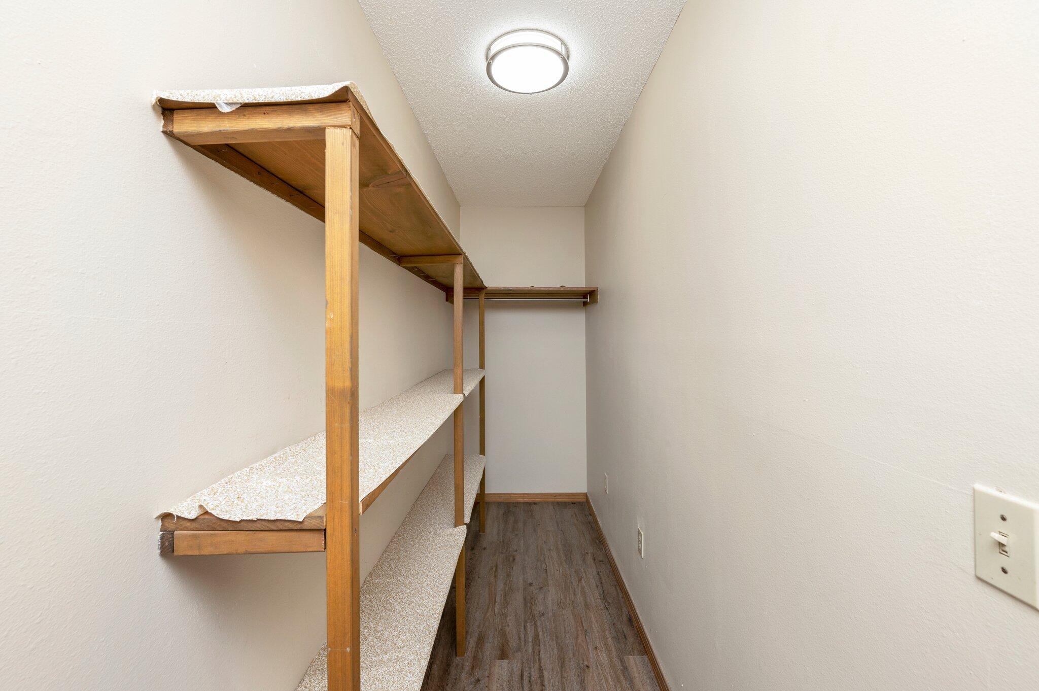 Mc:Laughlin & Harris - Residential