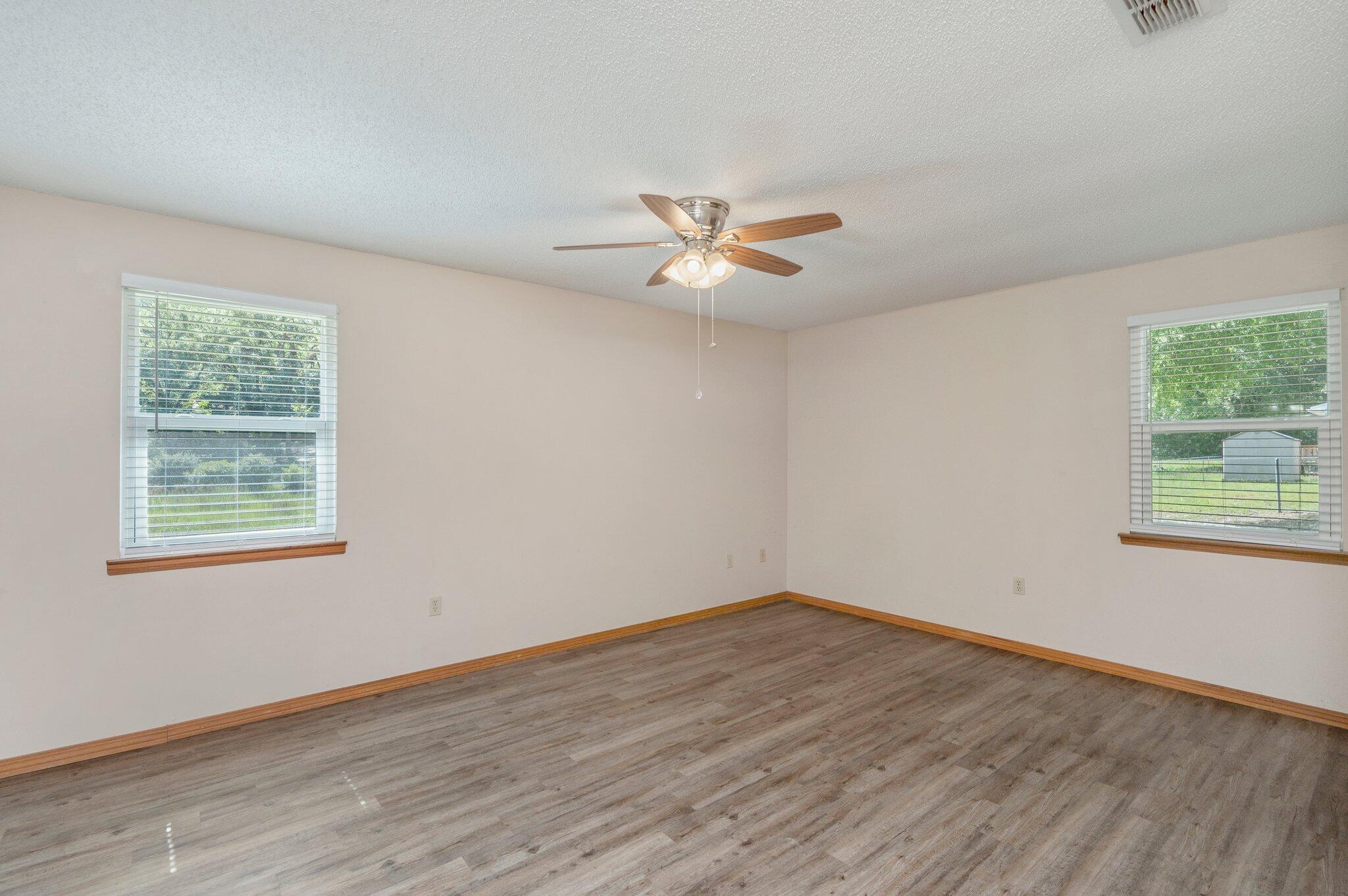 Mc:Laughlin & Harris - Residential