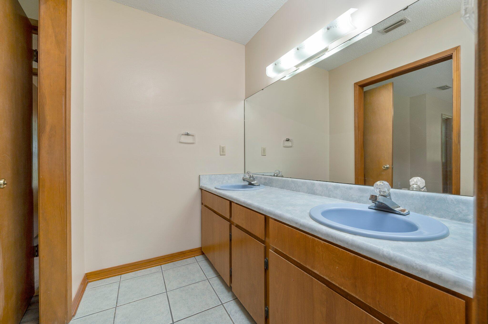 Mc:Laughlin & Harris - Residential