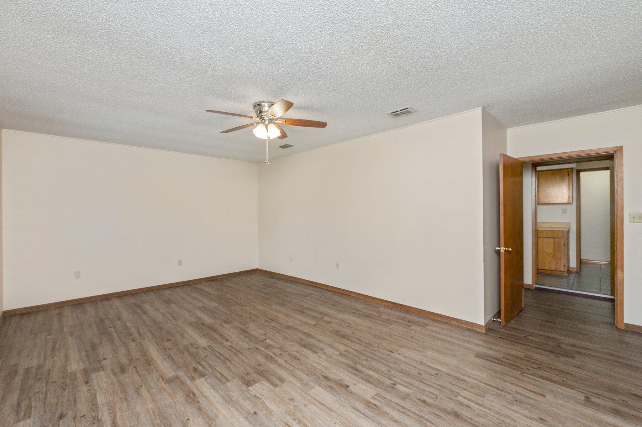 Mc:Laughlin & Harris - Residential