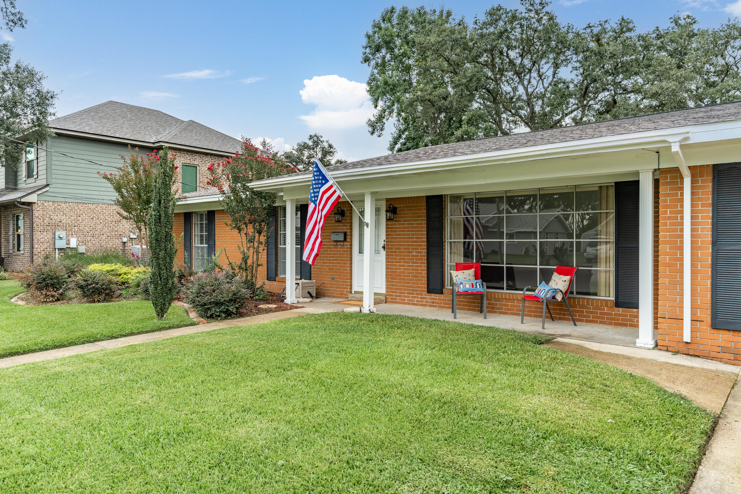 Prime Location with Room to Grow!This charming all-brick home combines comfort, space, and versatility in one of the area's most sought-after neighborhoods. Featuring two master suites--one with its own private entrance--this layout is perfect for a mother-in-law suite, extended family, or guests.Inside, a formal living room flows effortlessly into an open-concept family room, dining area, and kitchen, creating a warm and inviting space for everyday living and entertaining. Tucked away on one side of the home, you'll find two additional bedrooms and the first master suite, providing privacy and tranquility.Step outside to a fully fenced backyard--ideal for gatherings, playtime, or simply soaking up the Florida sunshine. A spacious open patio and a large storage shed add both function and flexibility.
All of this in a quiet, well-established neighborhood with unbeatable convenience to schools, shopping, and local amenities.
This is the one you've been waiting for! Schedule your showing today!