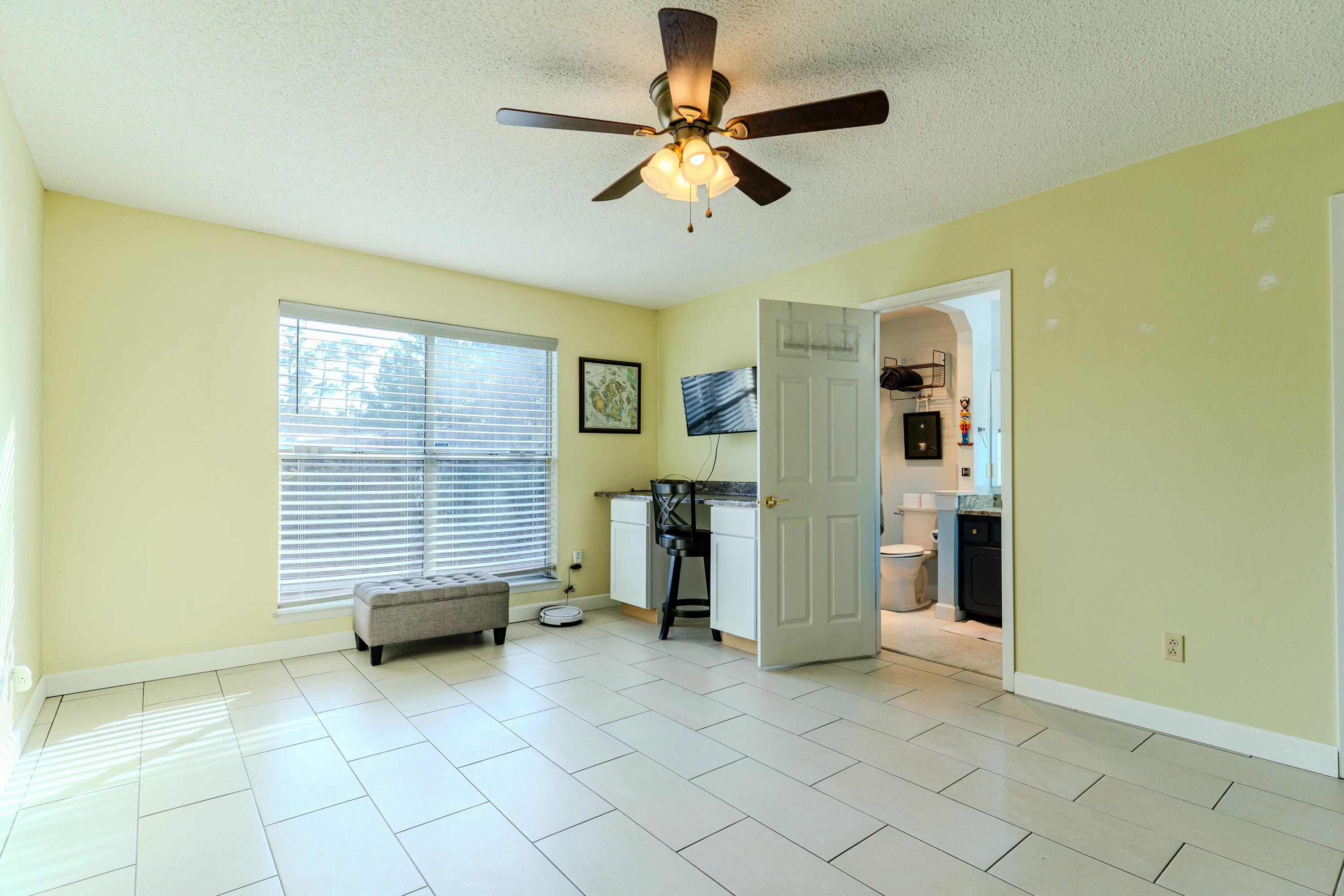 COLLEGE OAKS - Residential