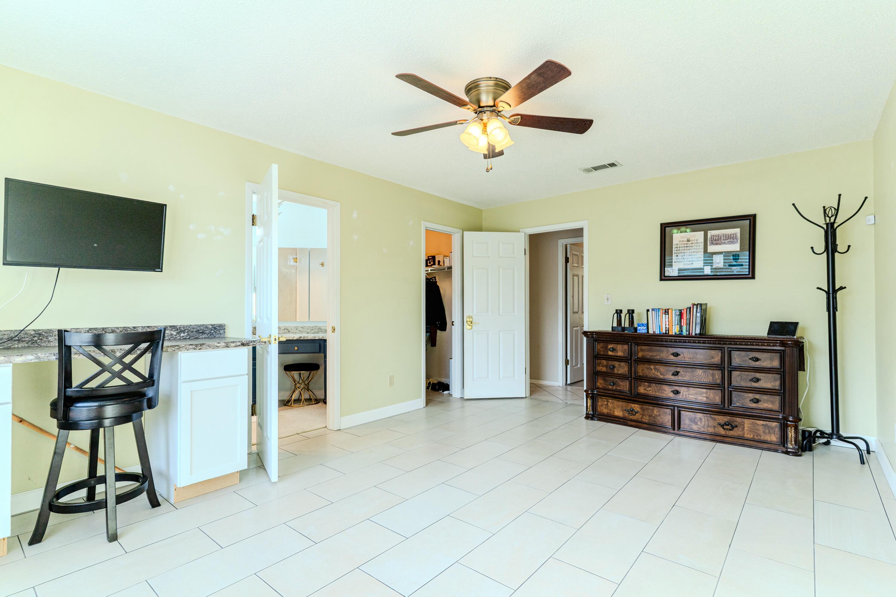 COLLEGE OAKS - Residential