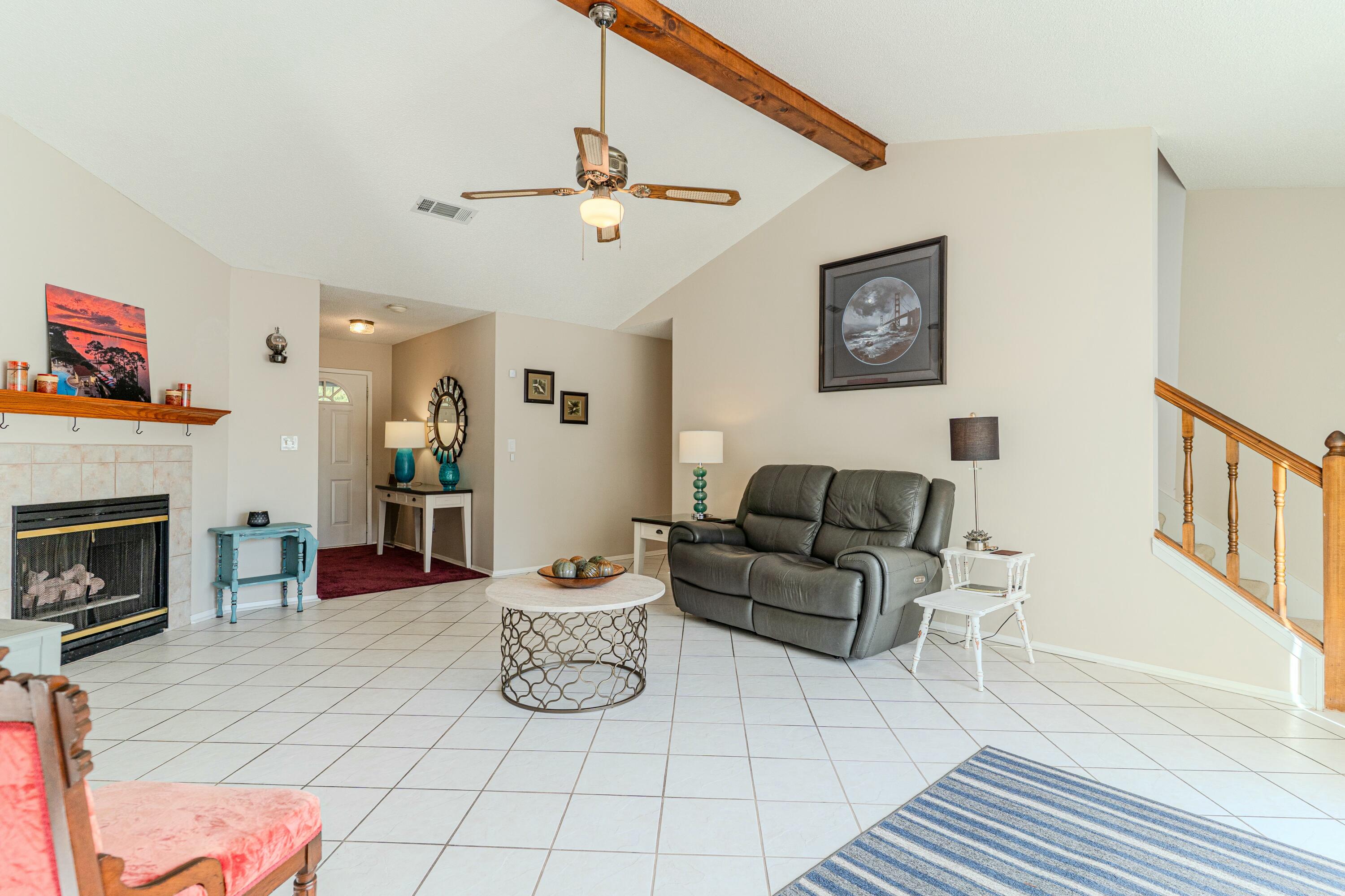 COLLEGE OAKS - Residential