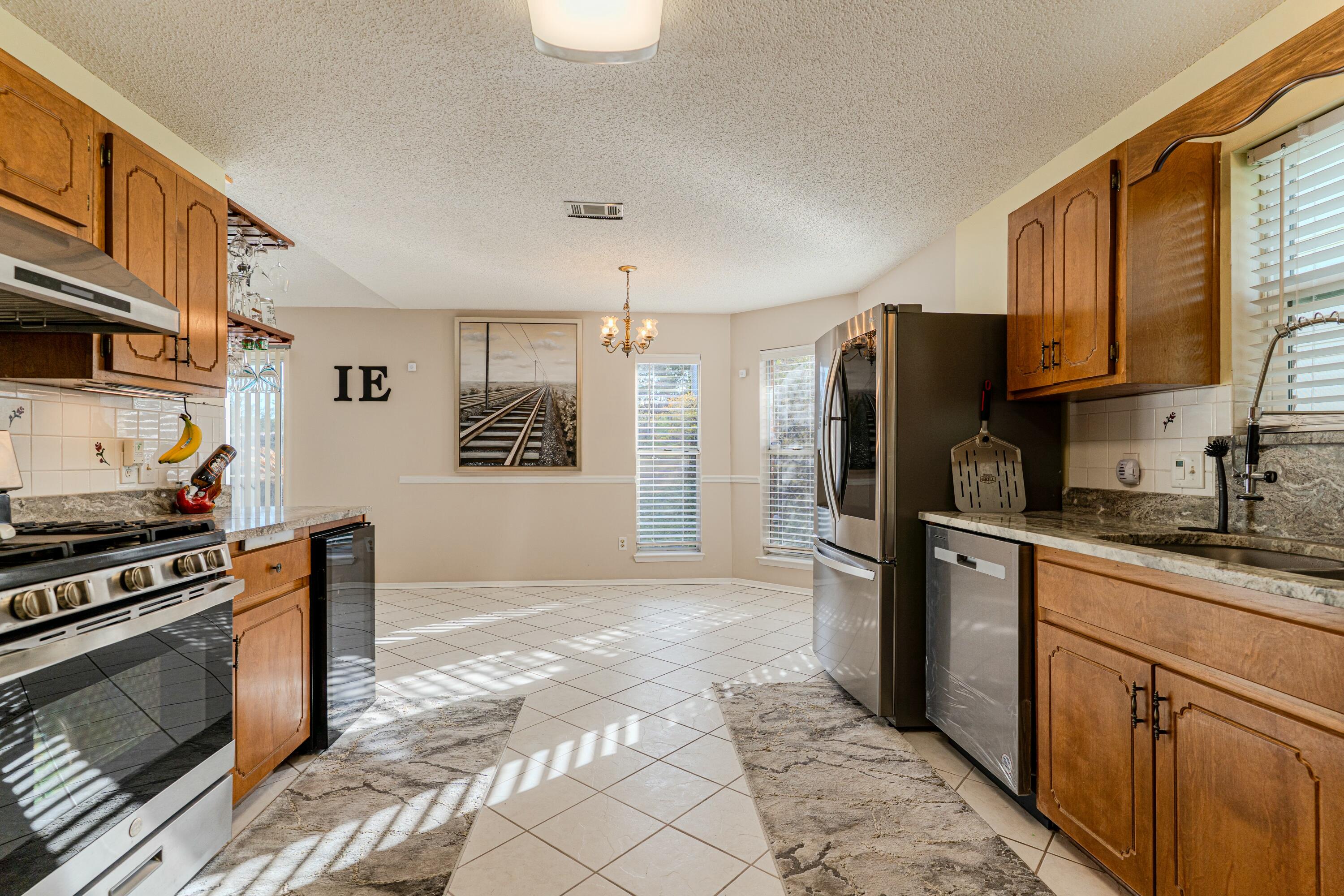COLLEGE OAKS - Residential