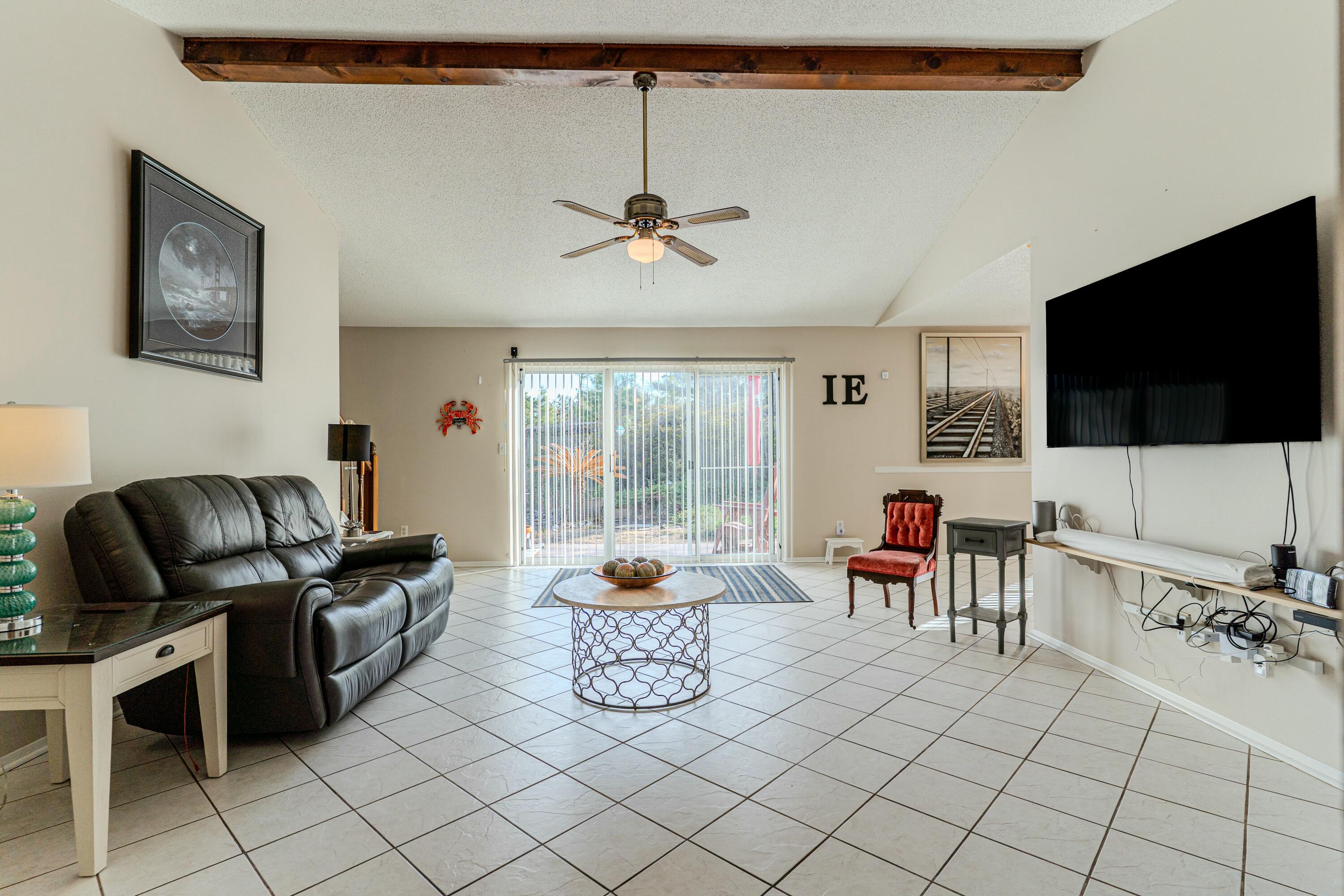 COLLEGE OAKS - Residential