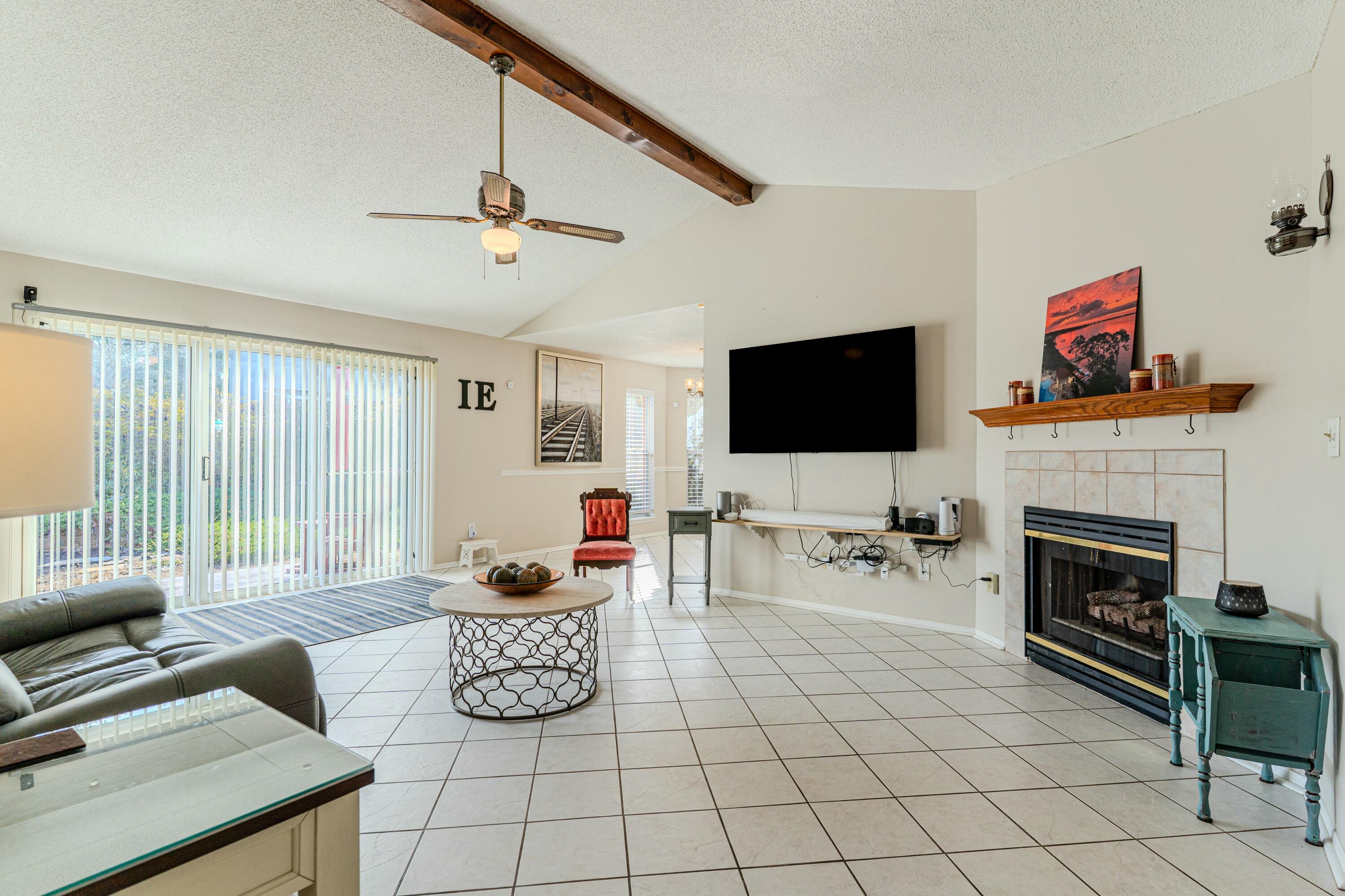 COLLEGE OAKS - Residential