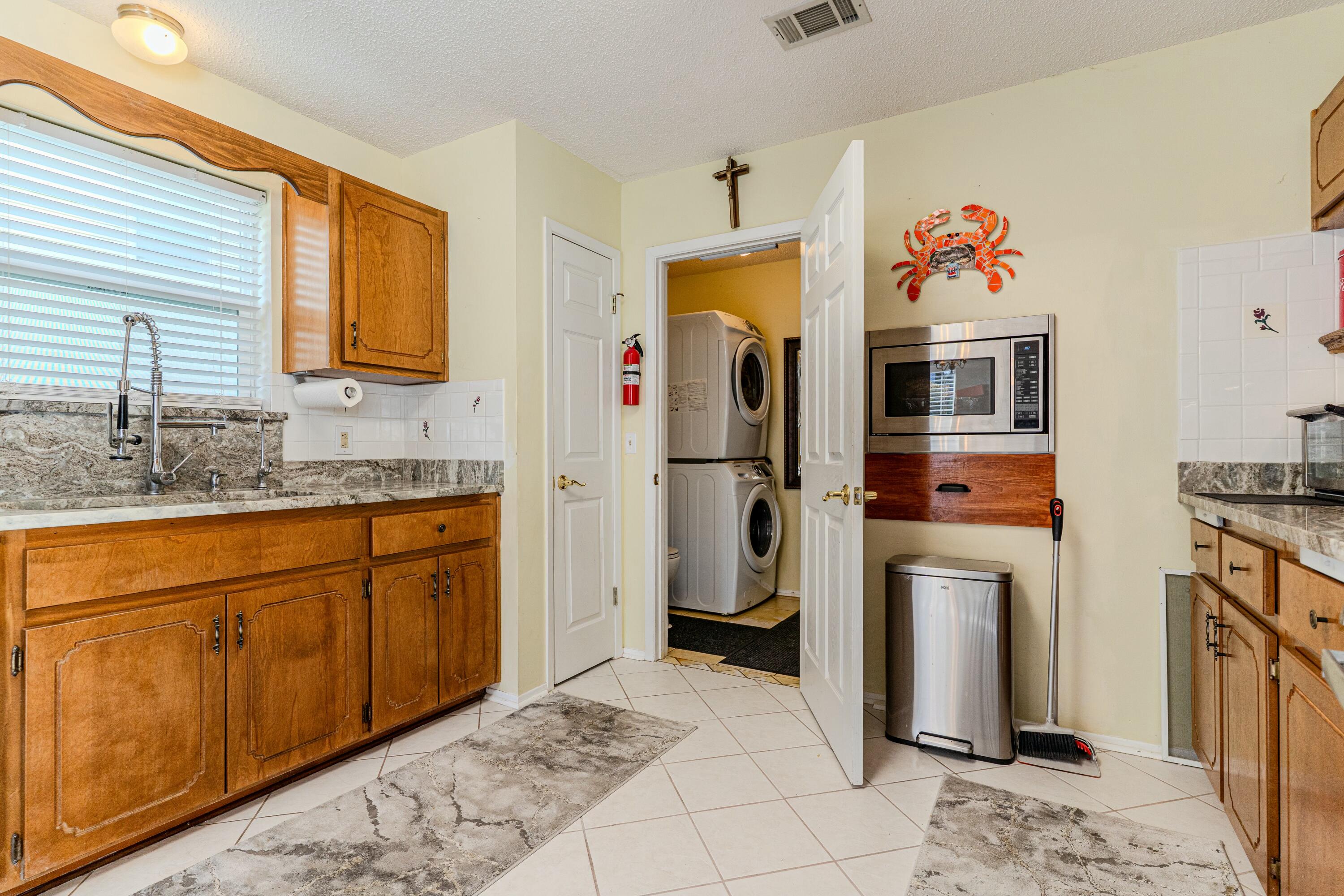COLLEGE OAKS - Residential