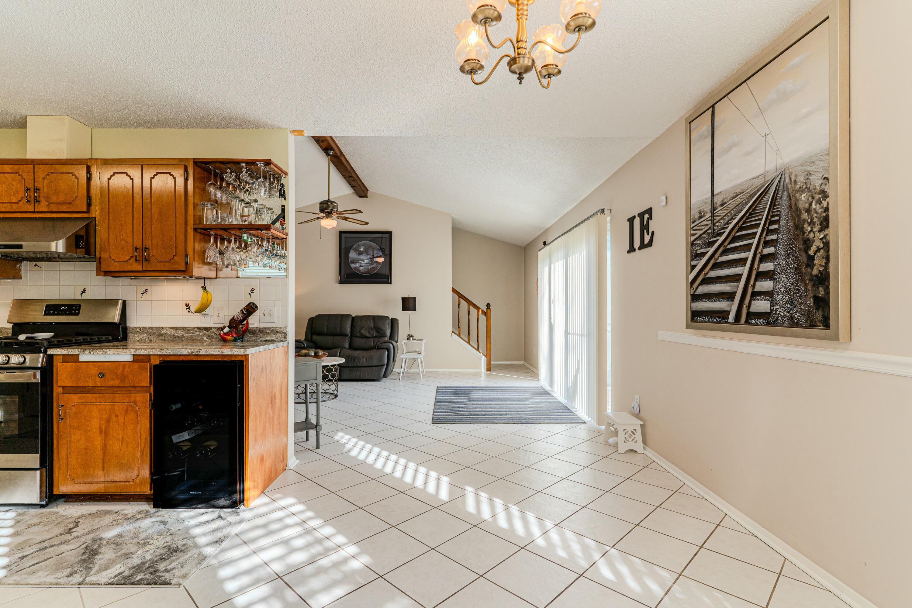 COLLEGE OAKS - Residential