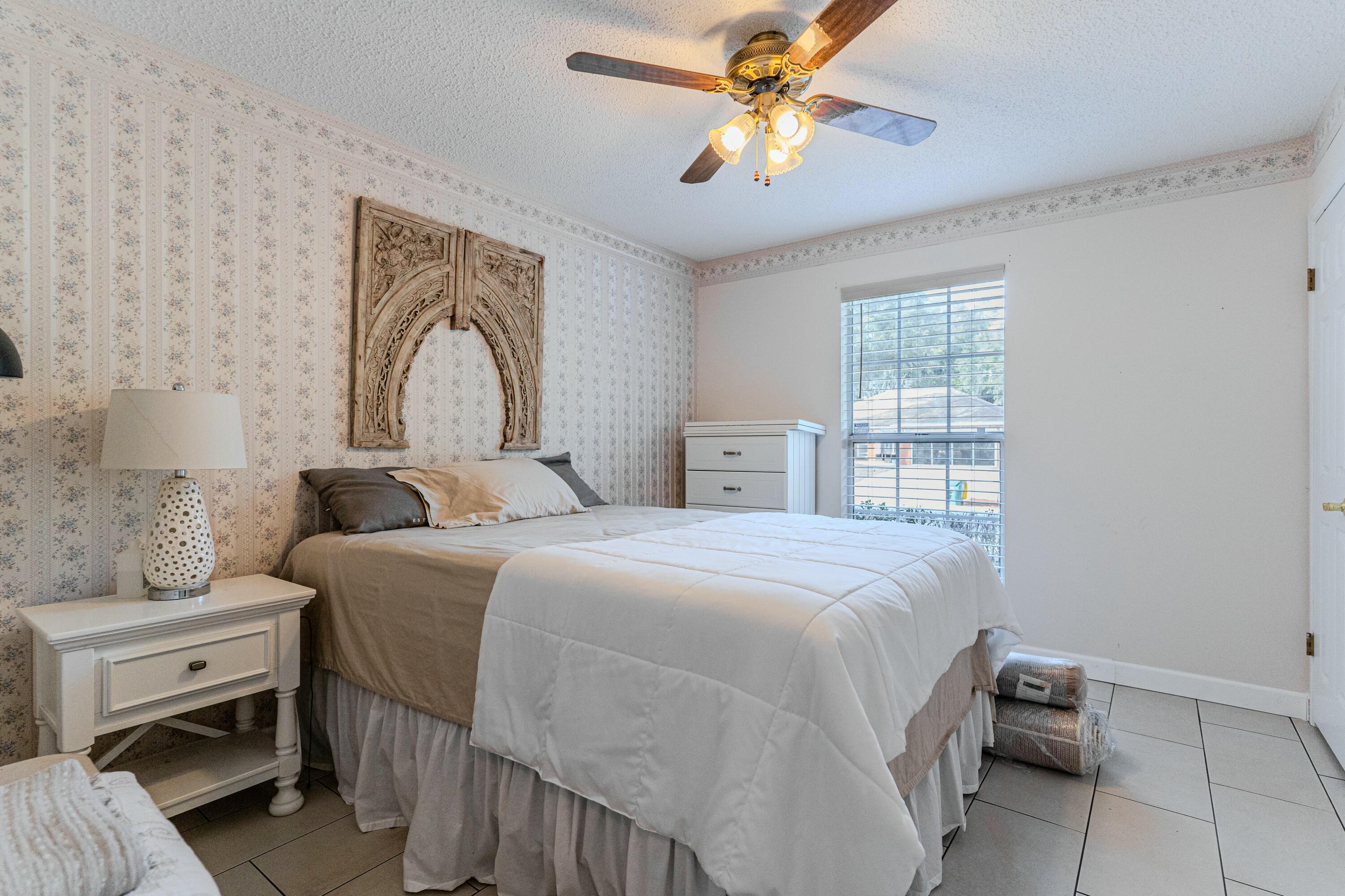 COLLEGE OAKS - Residential