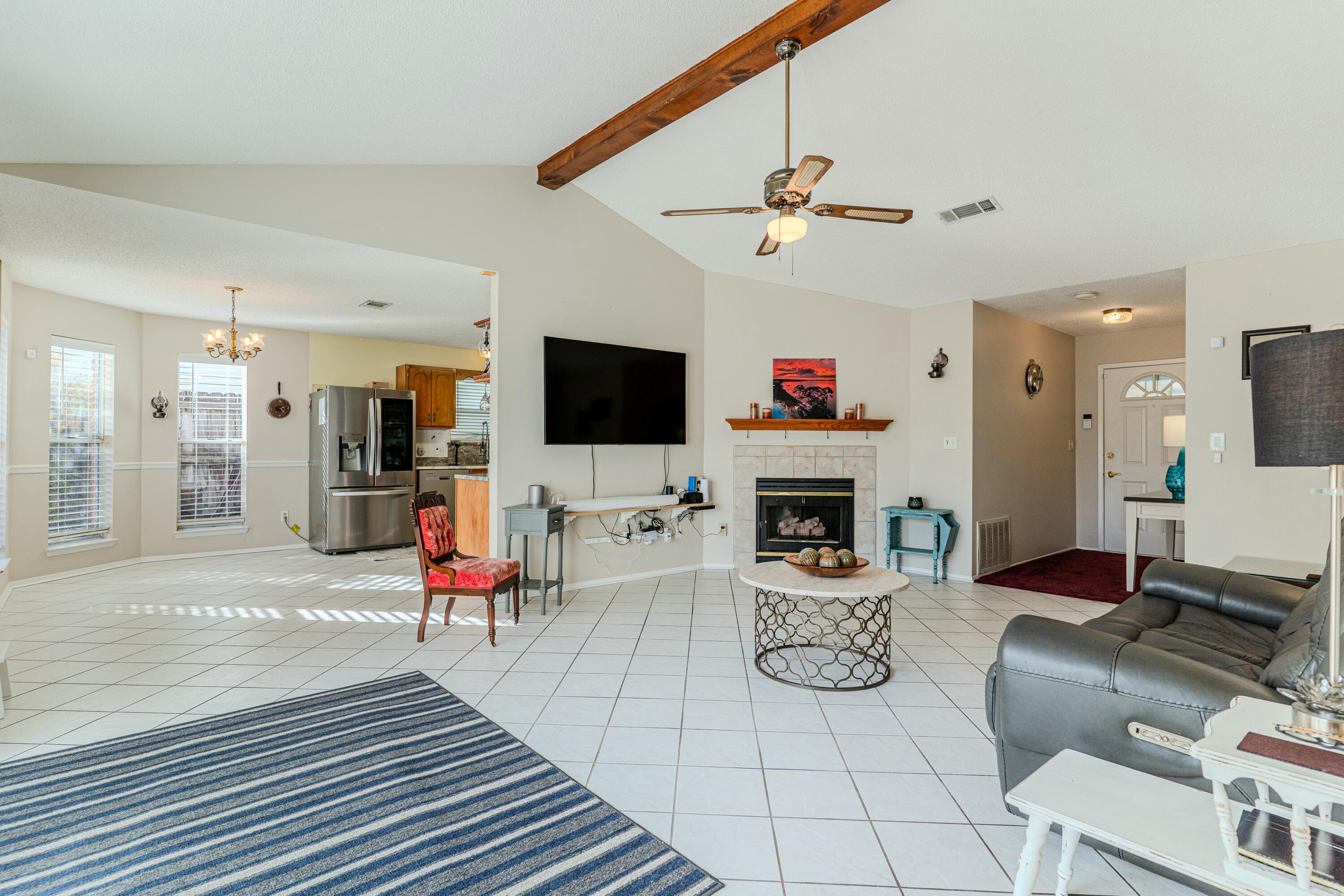 COLLEGE OAKS - Residential