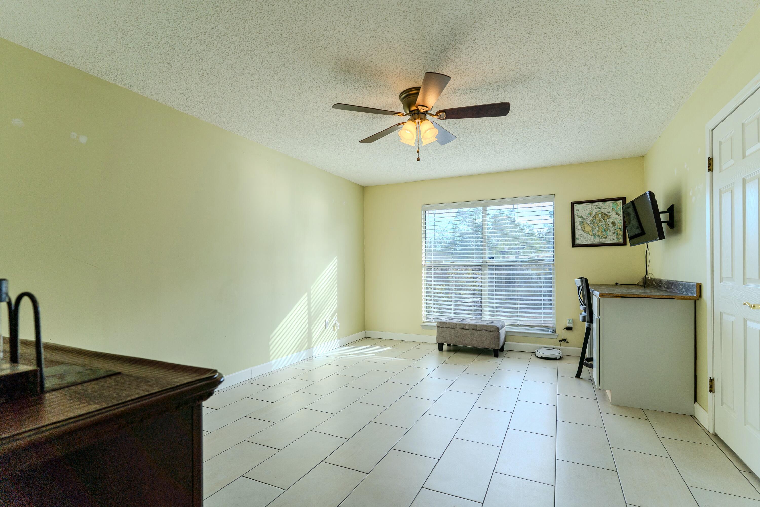 COLLEGE OAKS - Residential