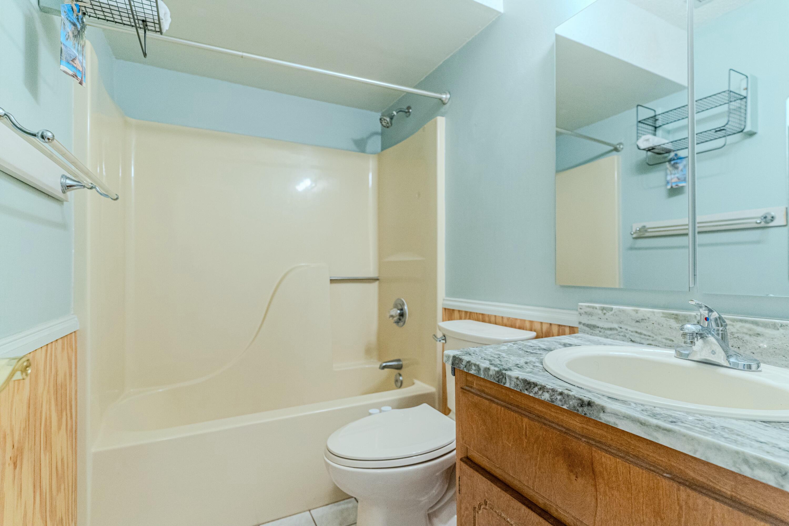 COLLEGE OAKS - Residential