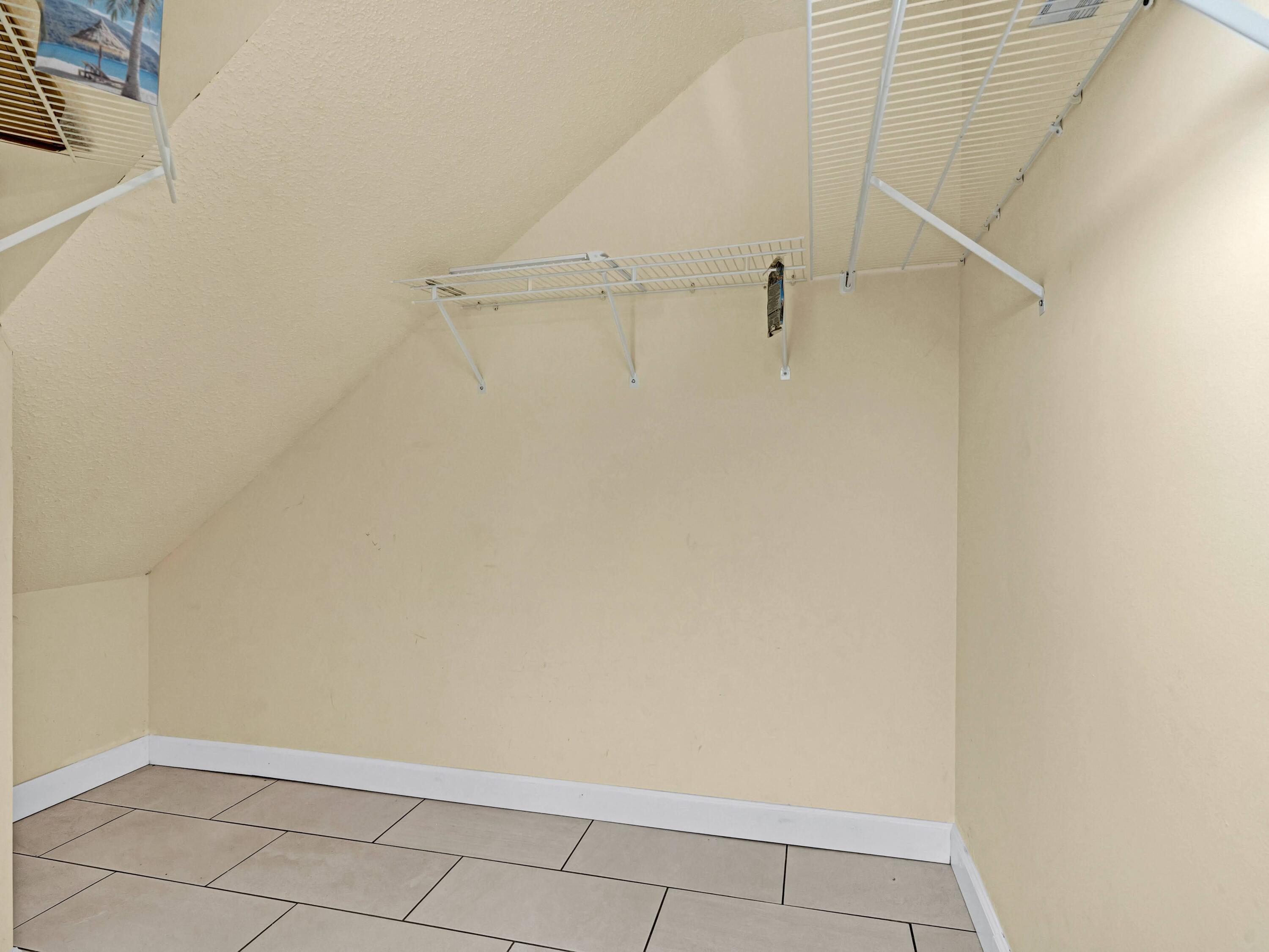 COLLEGE OAKS - Residential