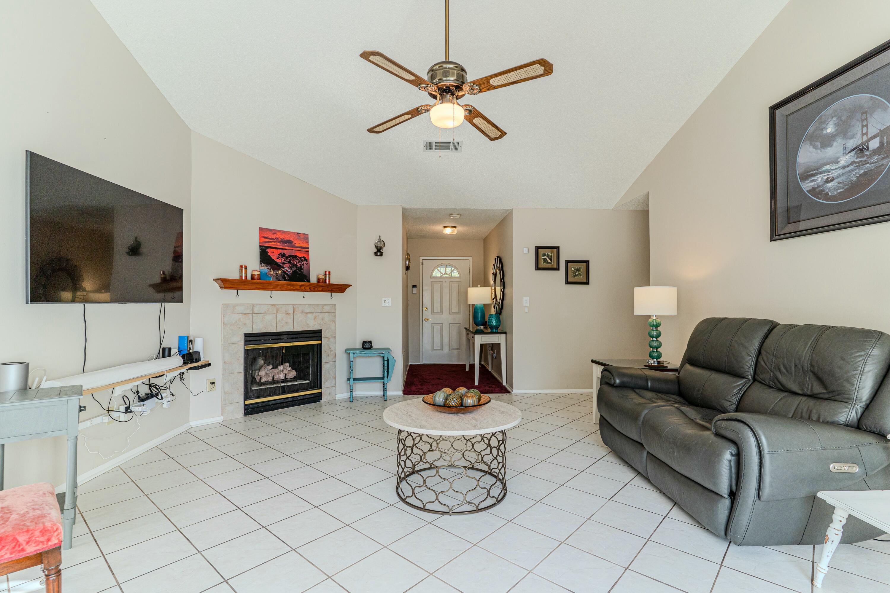 COLLEGE OAKS - Residential