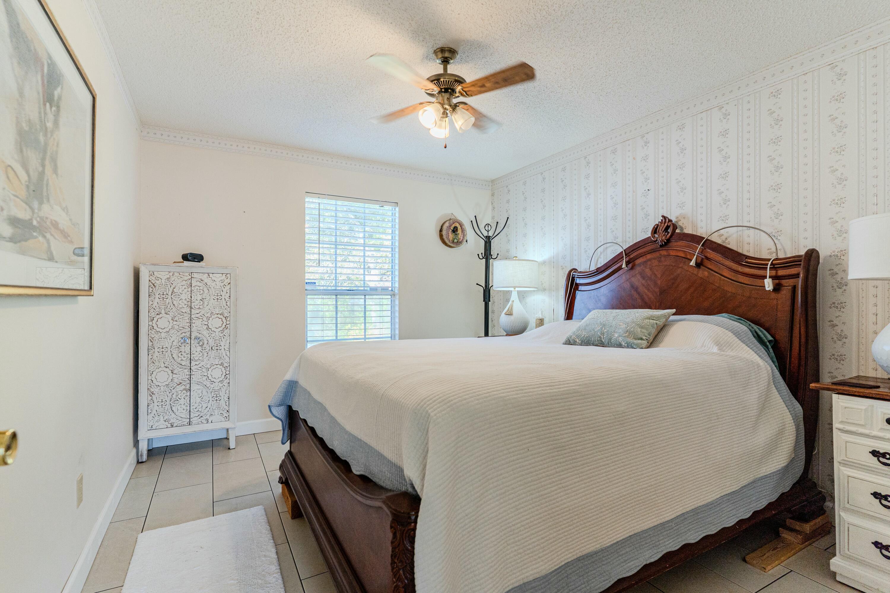 COLLEGE OAKS - Residential