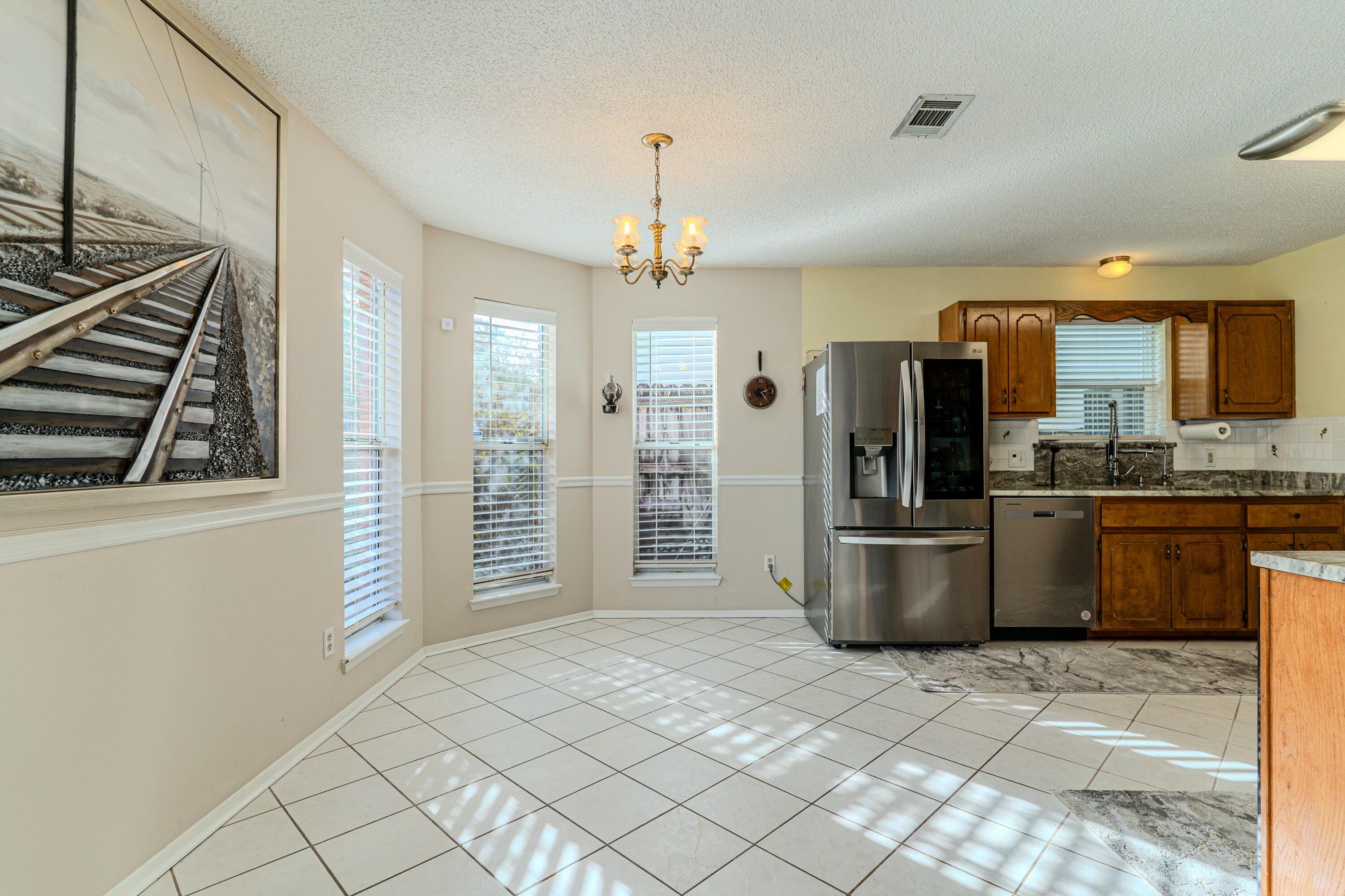 COLLEGE OAKS - Residential
