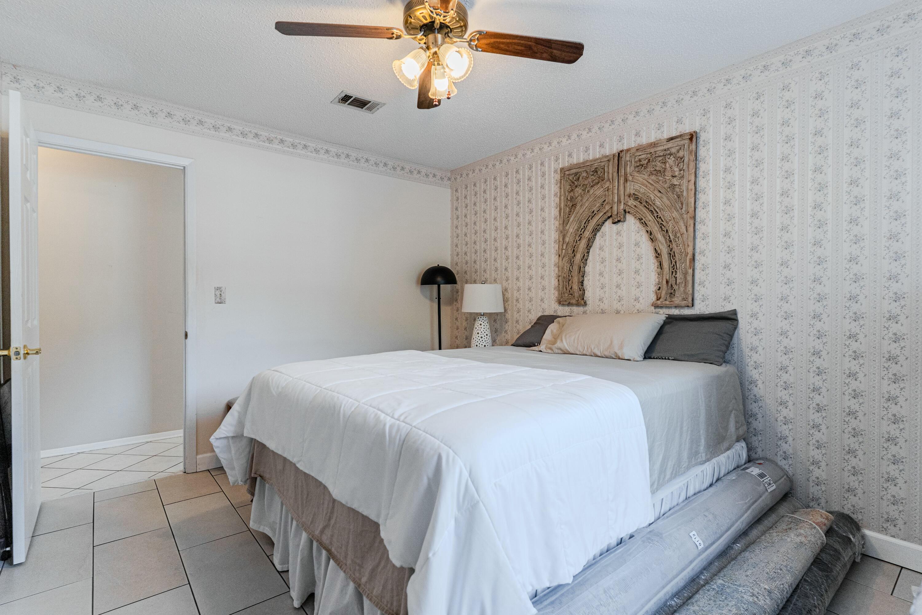 COLLEGE OAKS - Residential