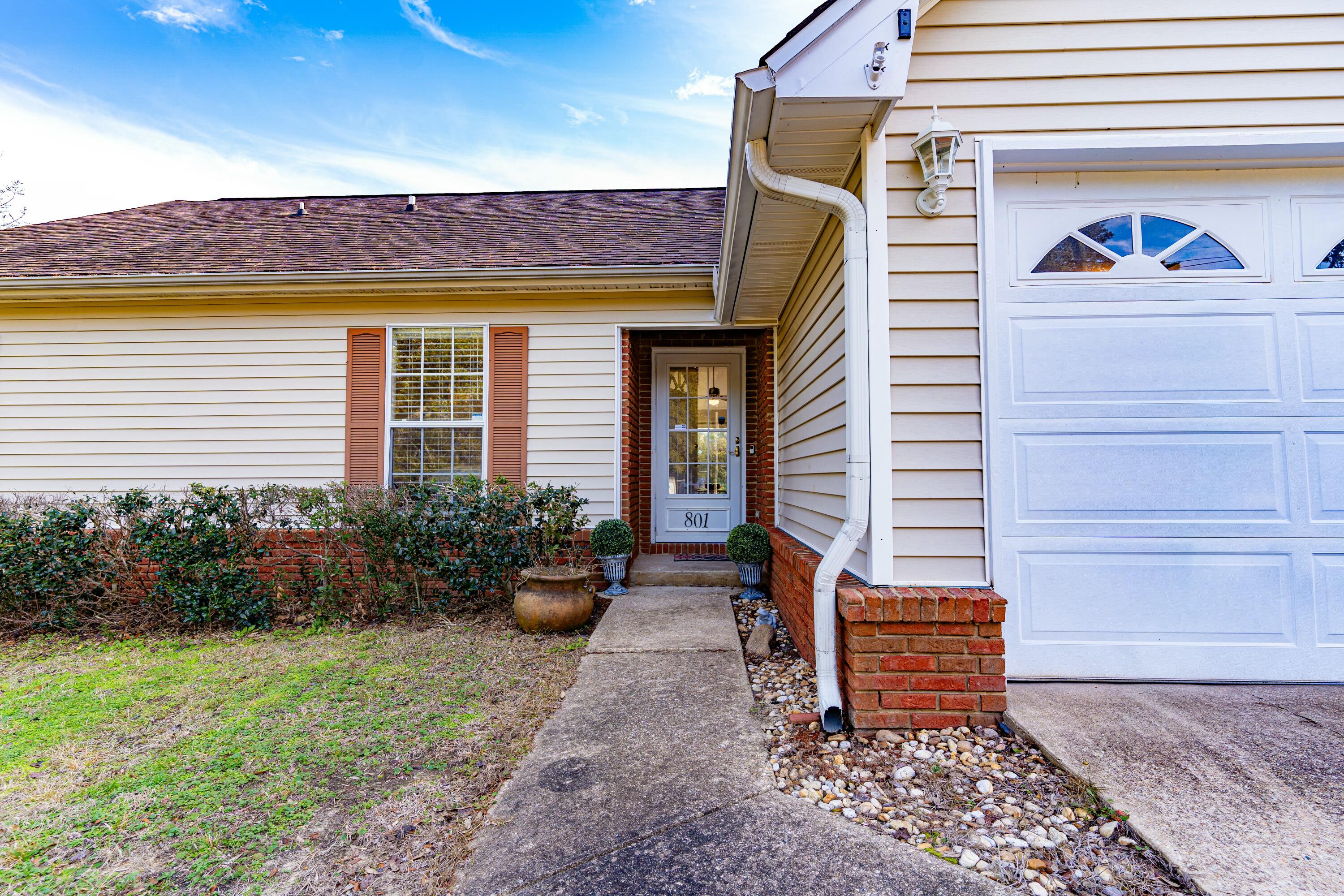 COLLEGE OAKS - Residential