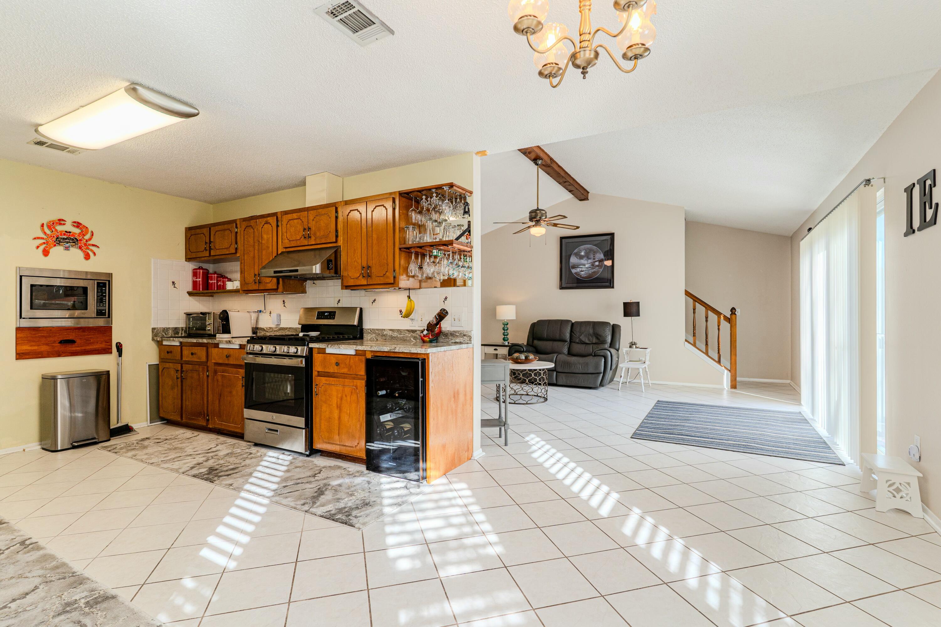 COLLEGE OAKS - Residential