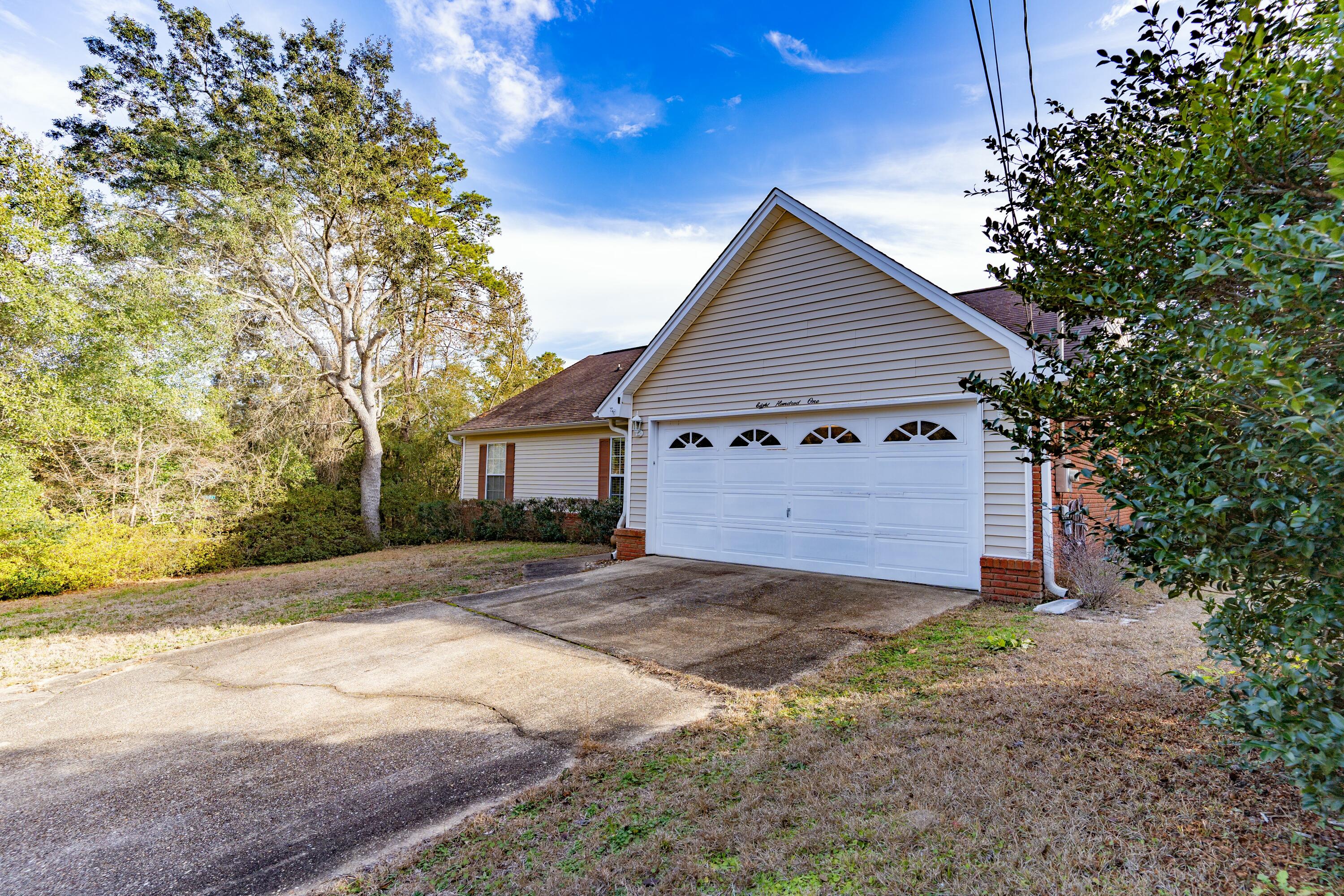 COLLEGE OAKS - Residential