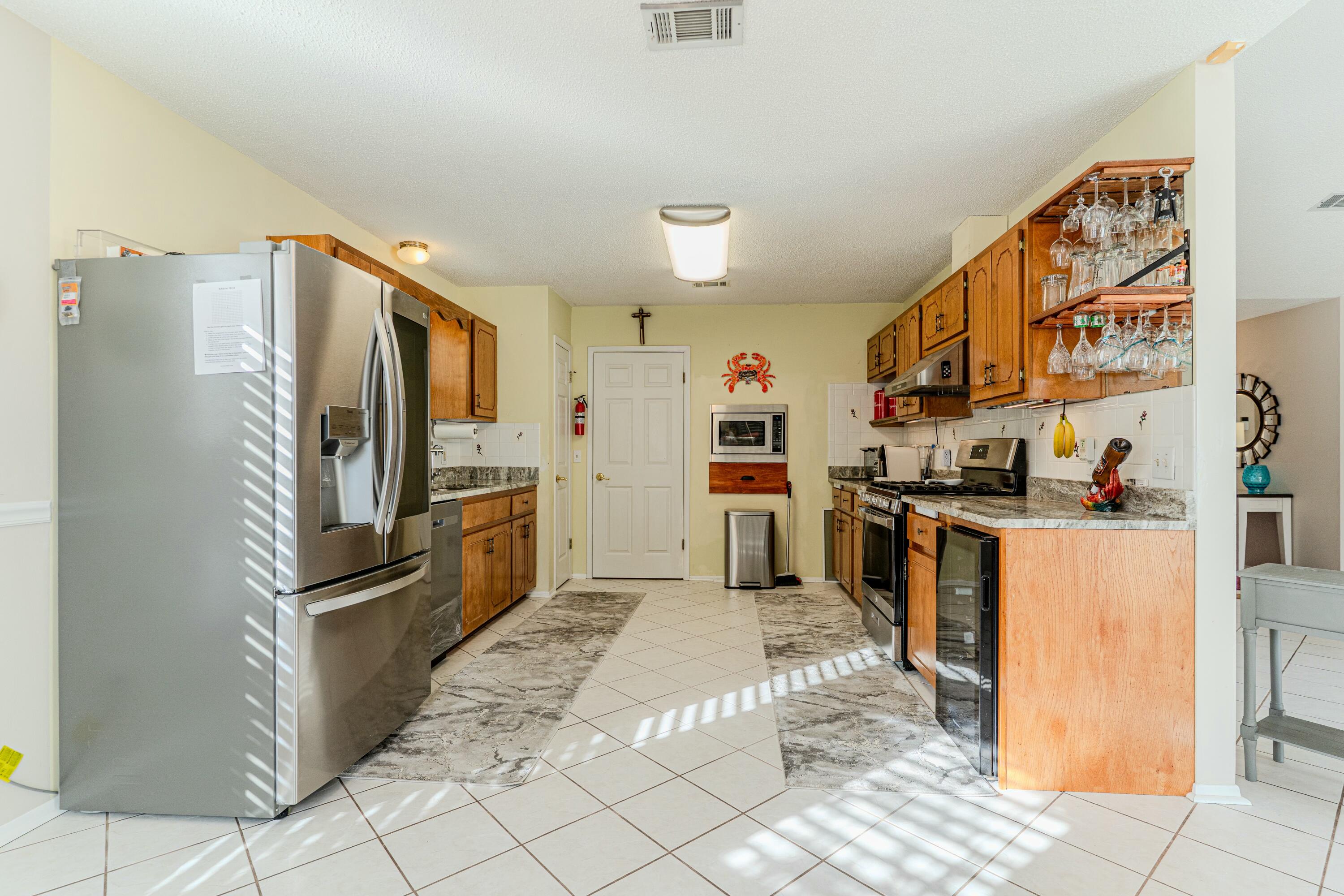 COLLEGE OAKS - Residential