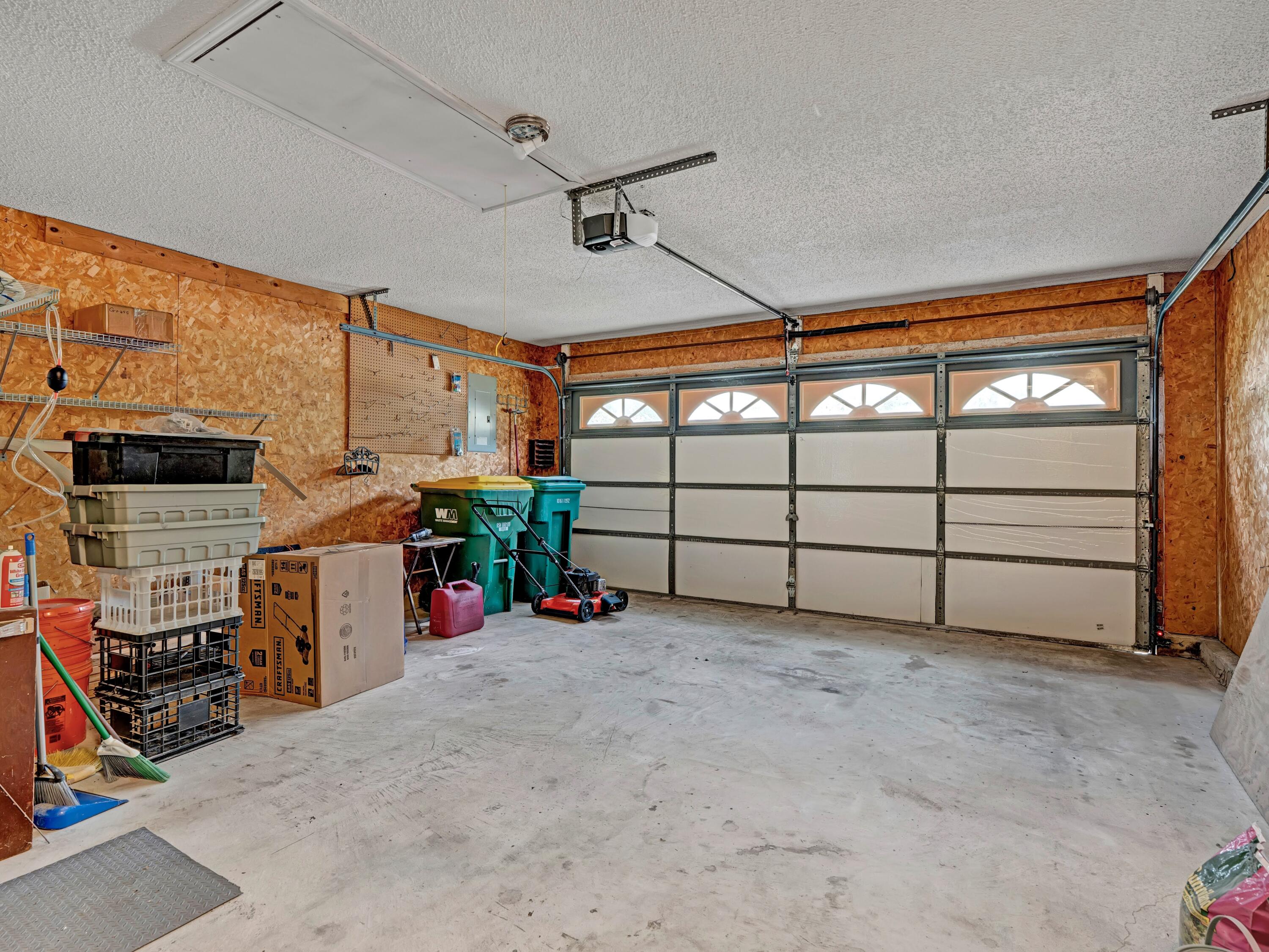 COLLEGE OAKS - Residential