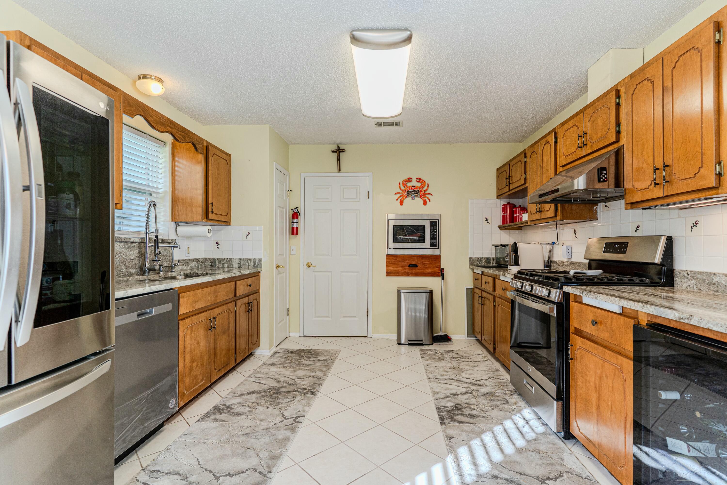 COLLEGE OAKS - Residential