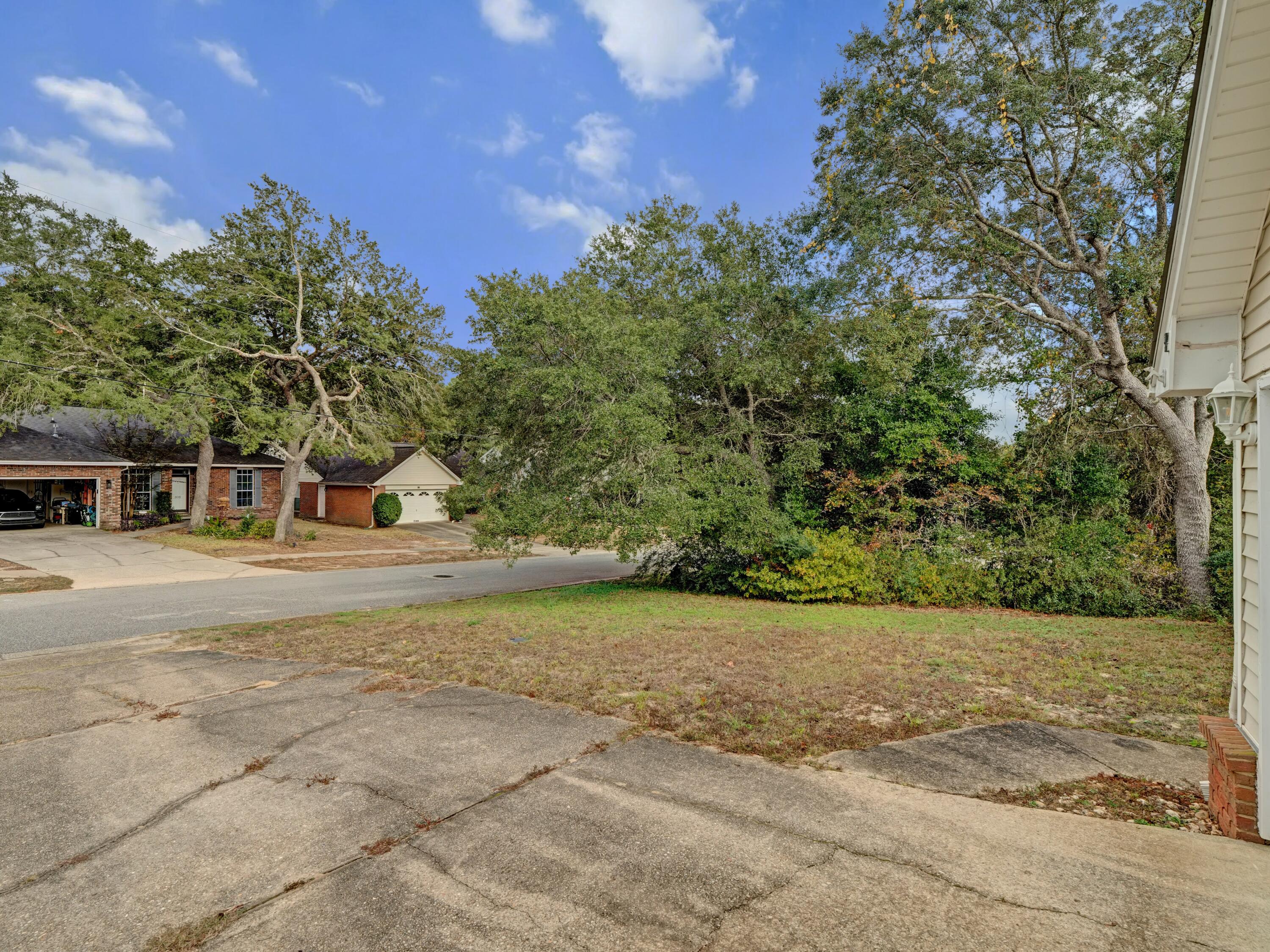 COLLEGE OAKS - Residential