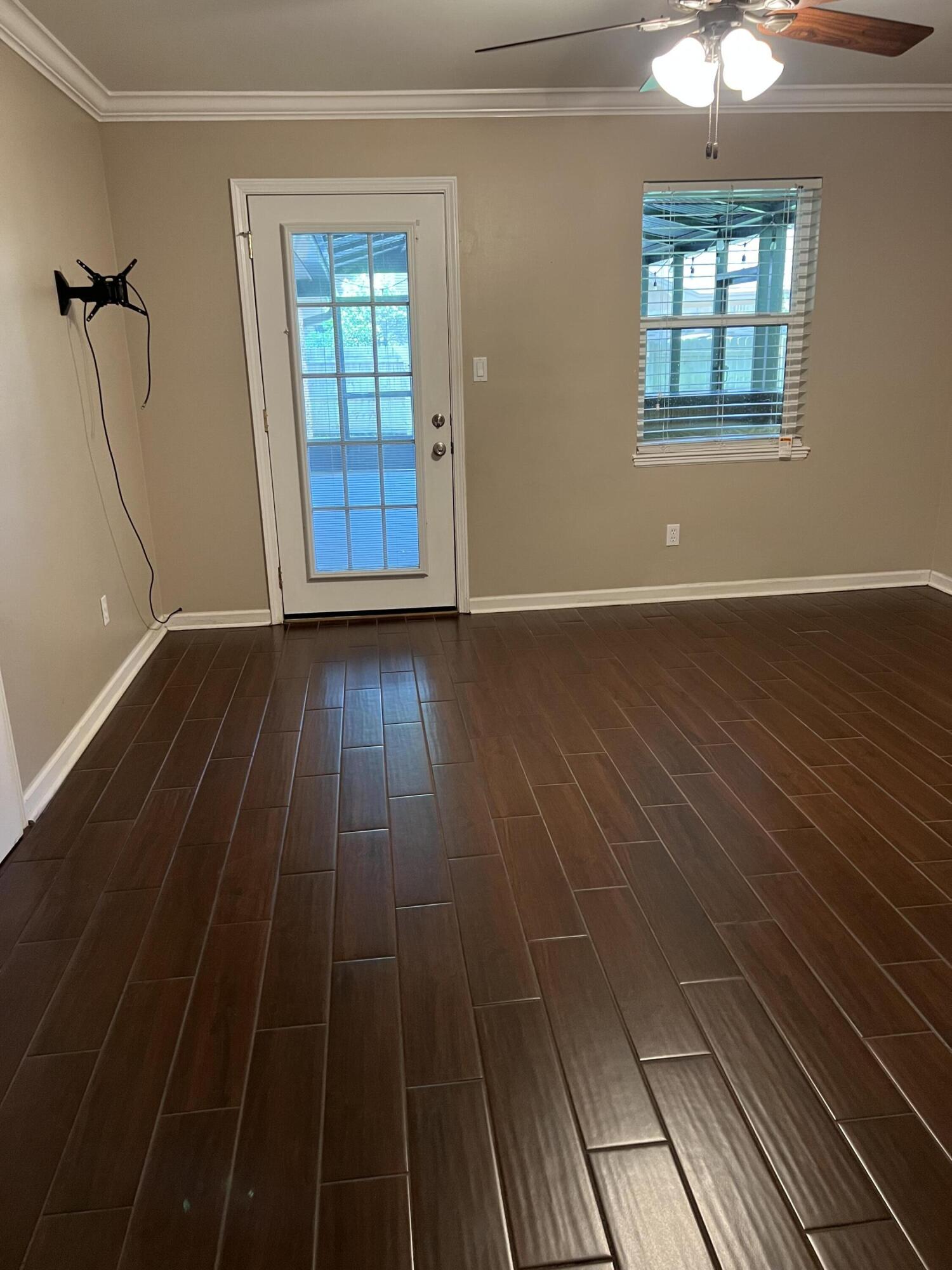 MARINERS COVE - Residential Lease