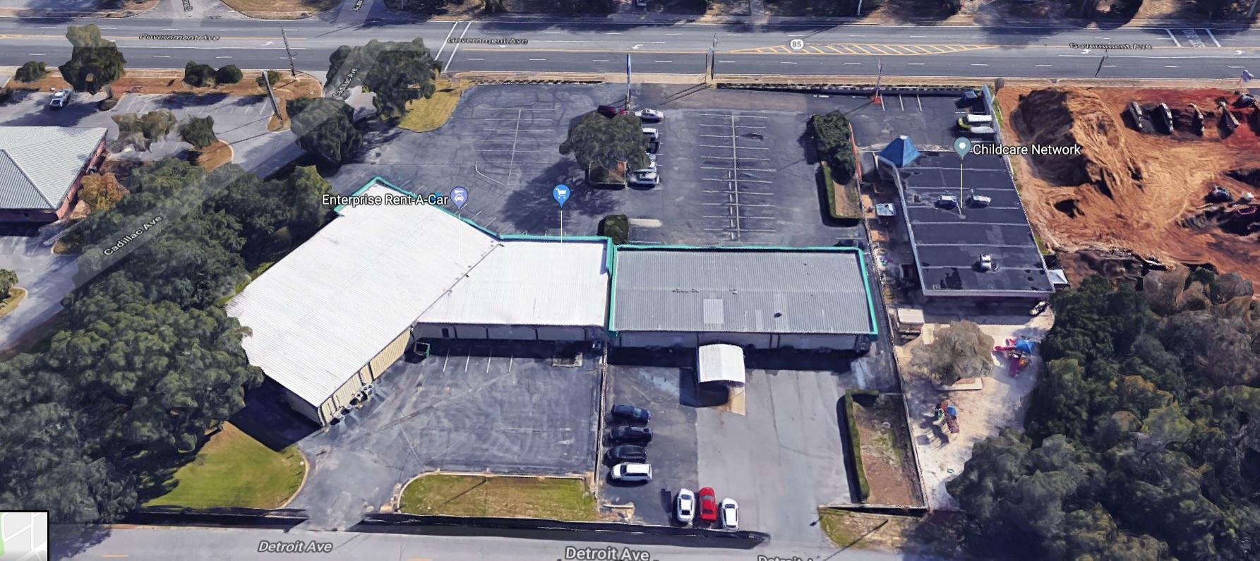 Main image without alt text