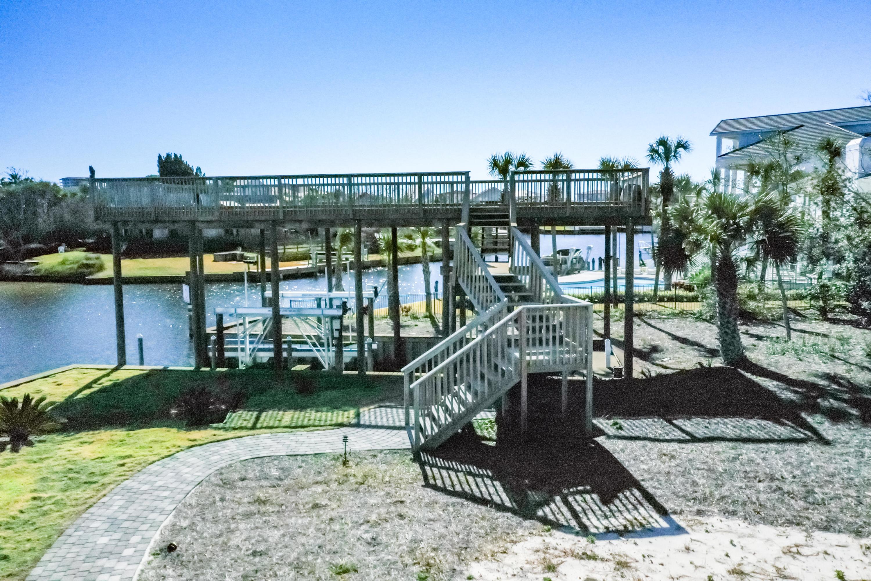 HOLIDAY ISLE - Land